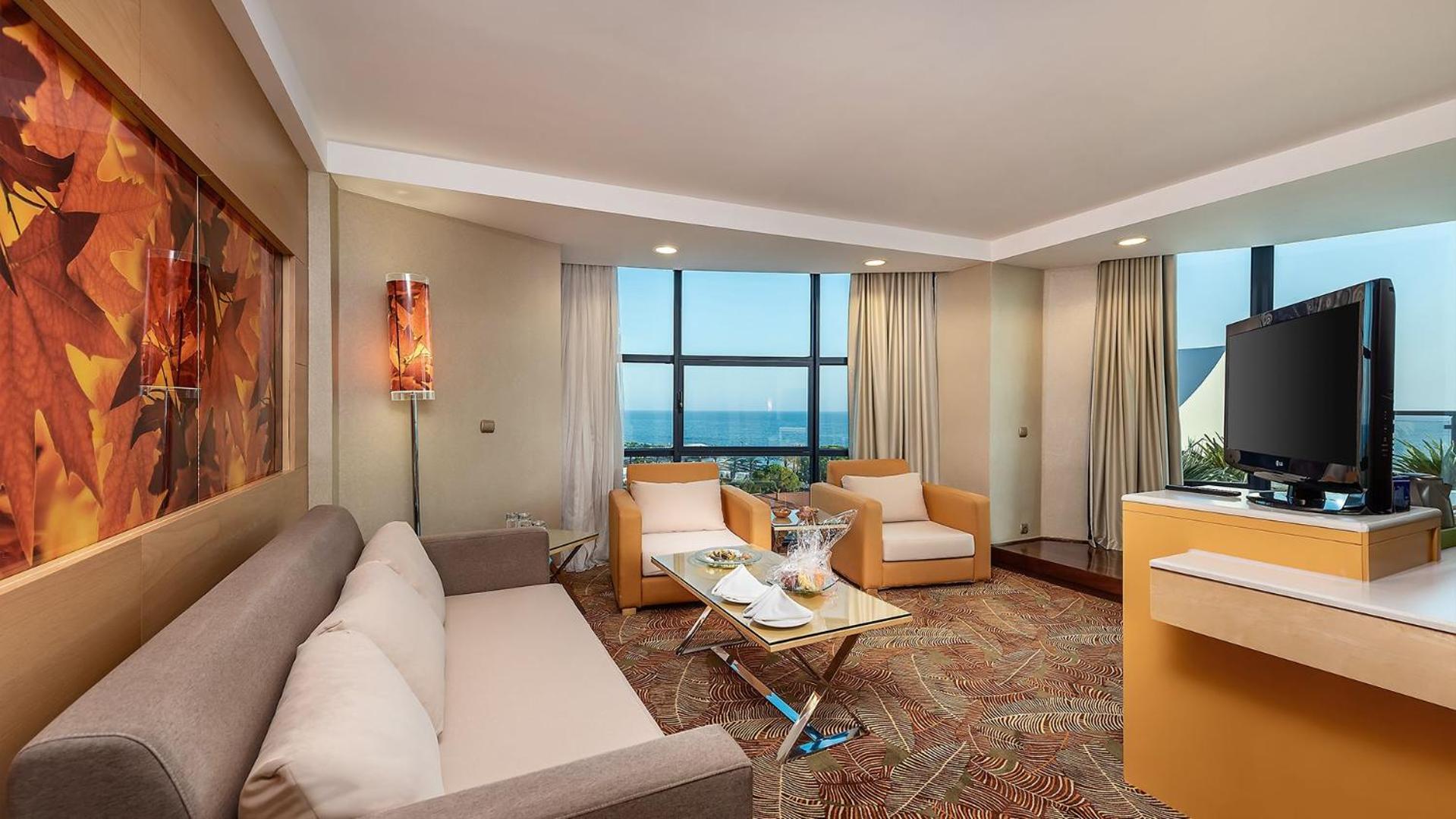 Deluxe Suite with Sea View photo 2