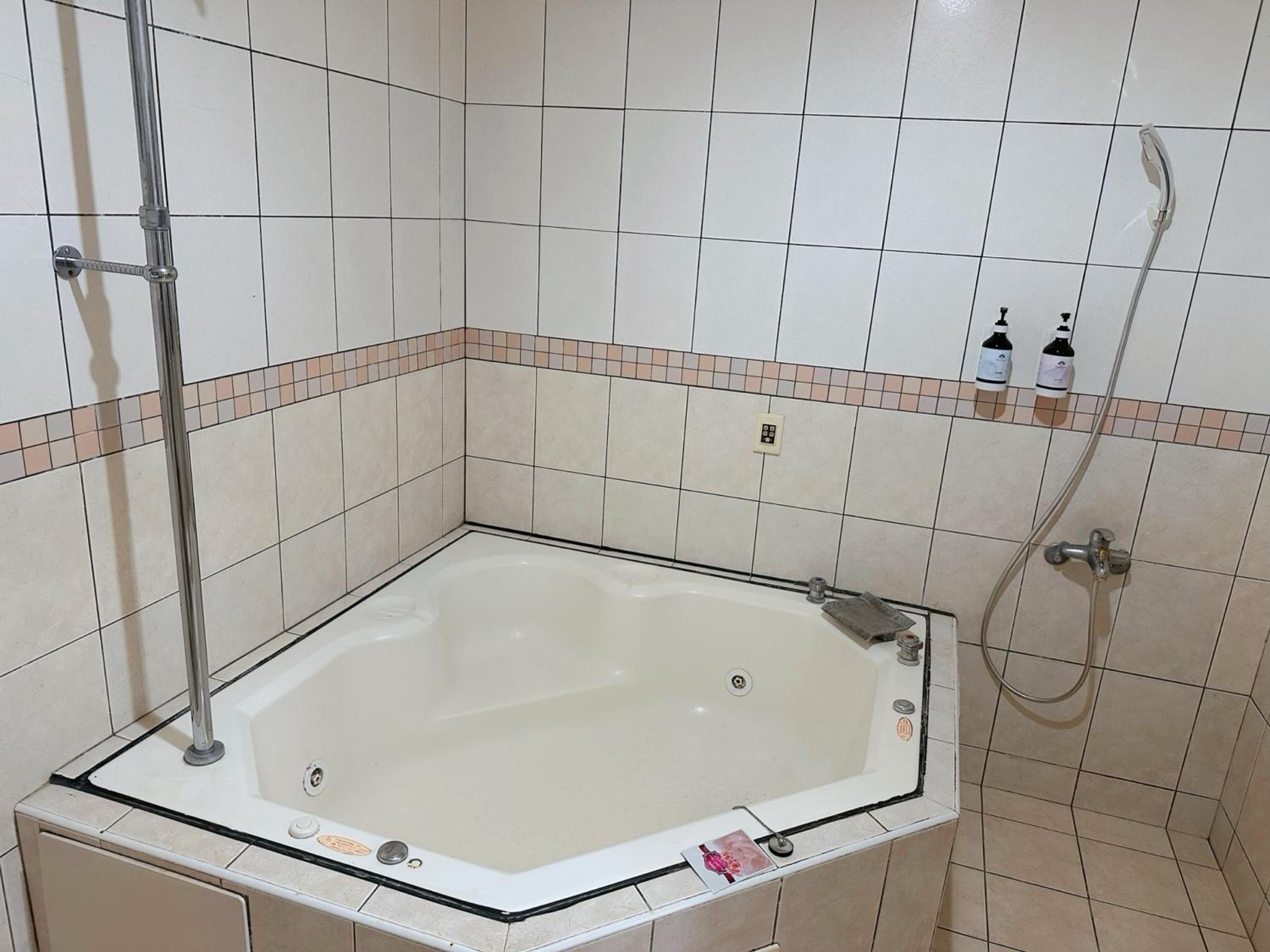 Quadruple Room with Bath photo 3