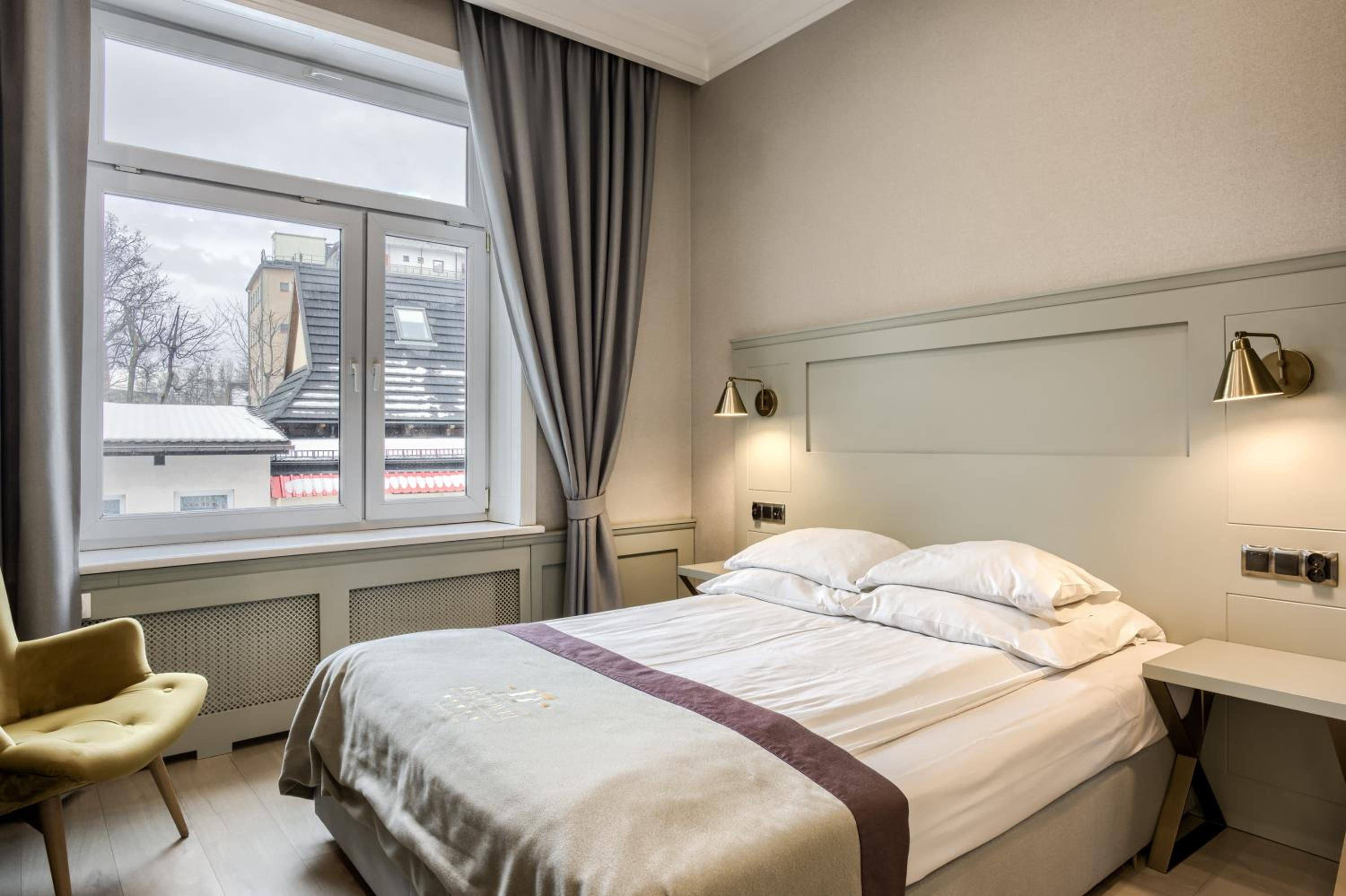 Standard Double Room thumbnail 6