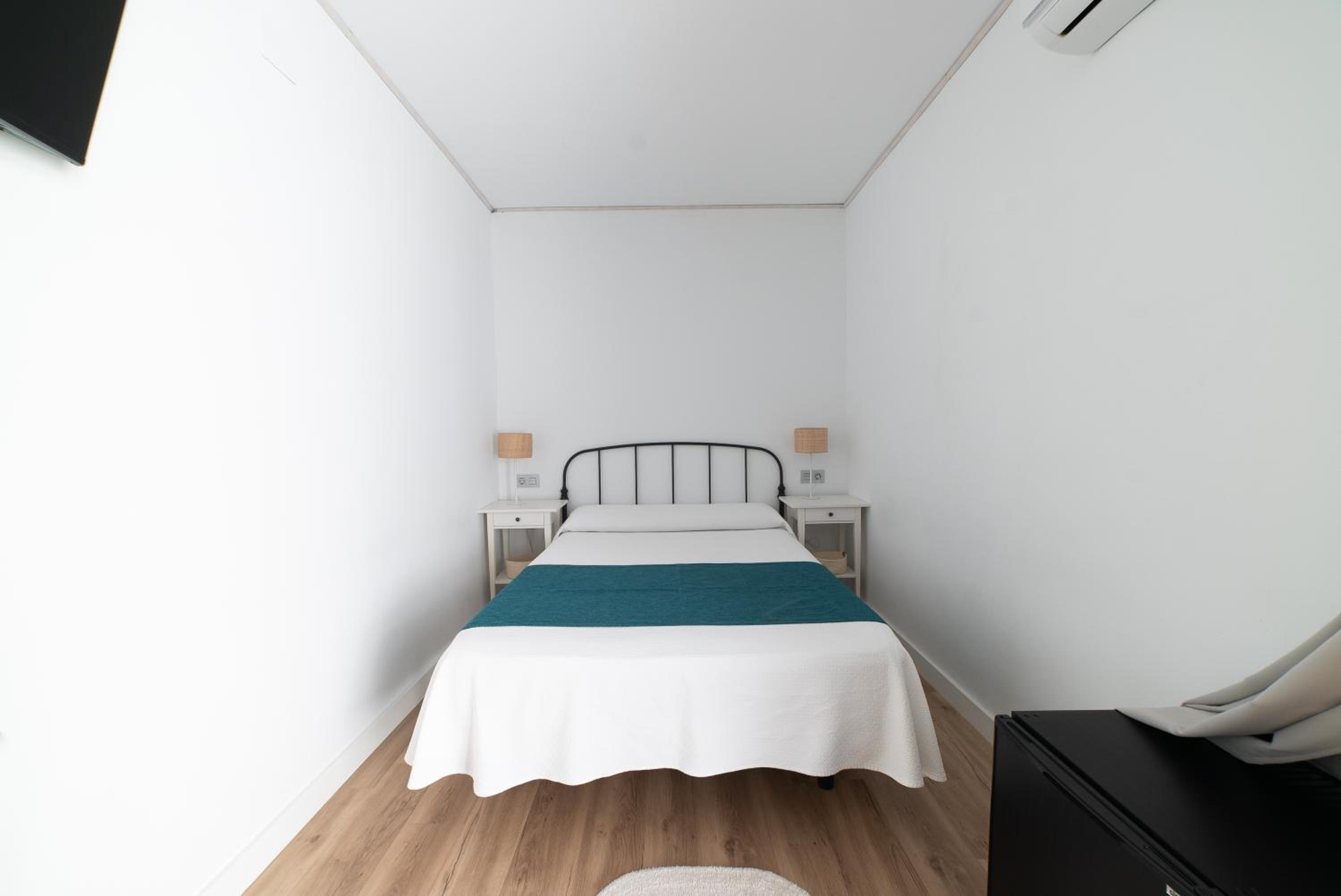 Double Room - Photo 2