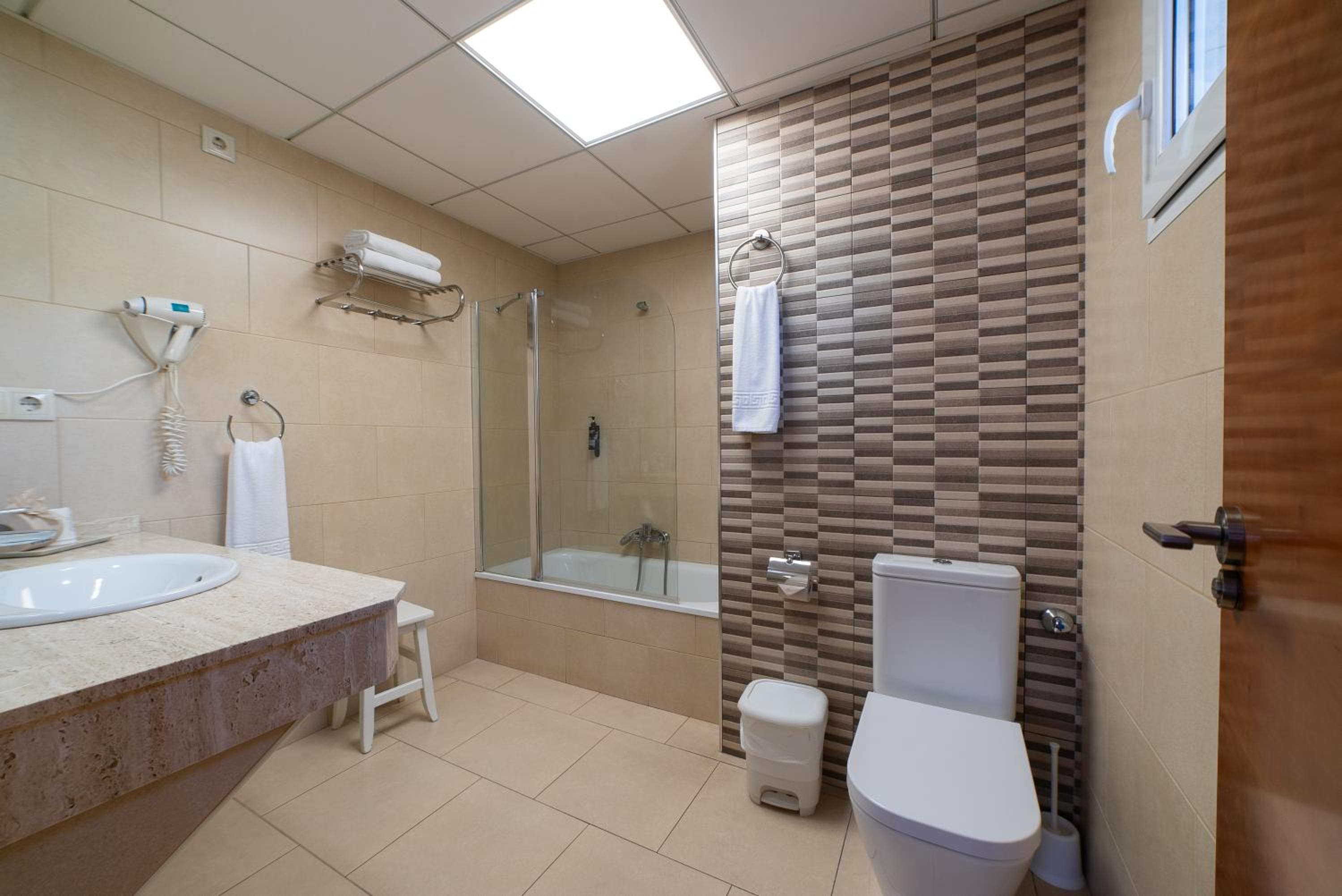 Double Room - Photo 6