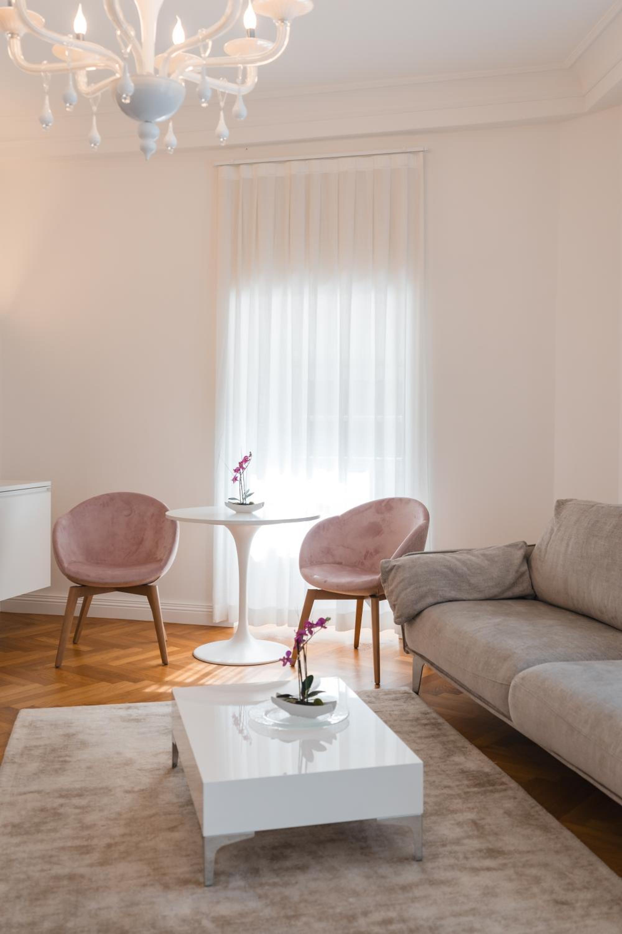 Three-Bedroom Premium Apartment with Balcony photo 1