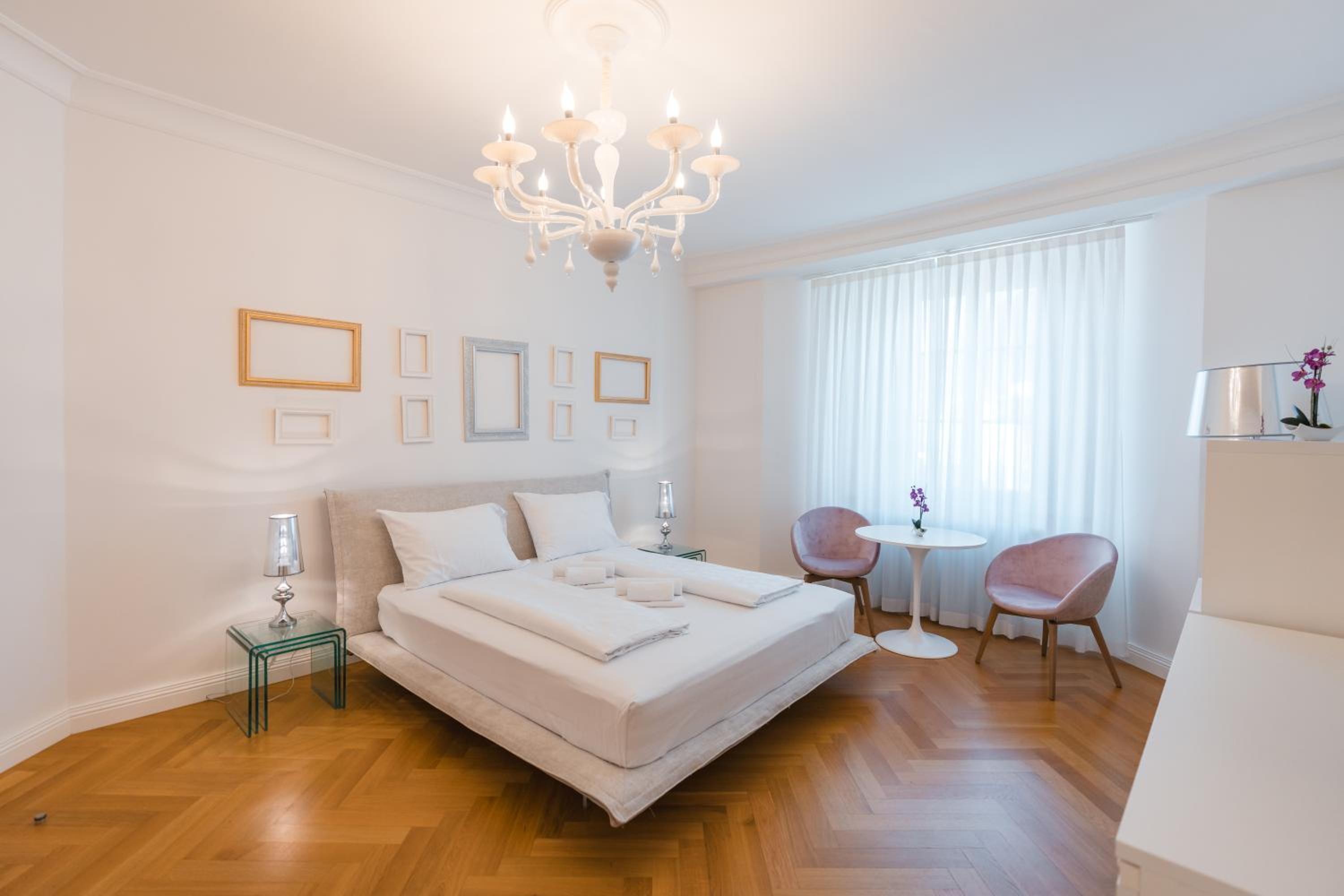 Three-Bedroom Premium Apartment with Balcony photo 3