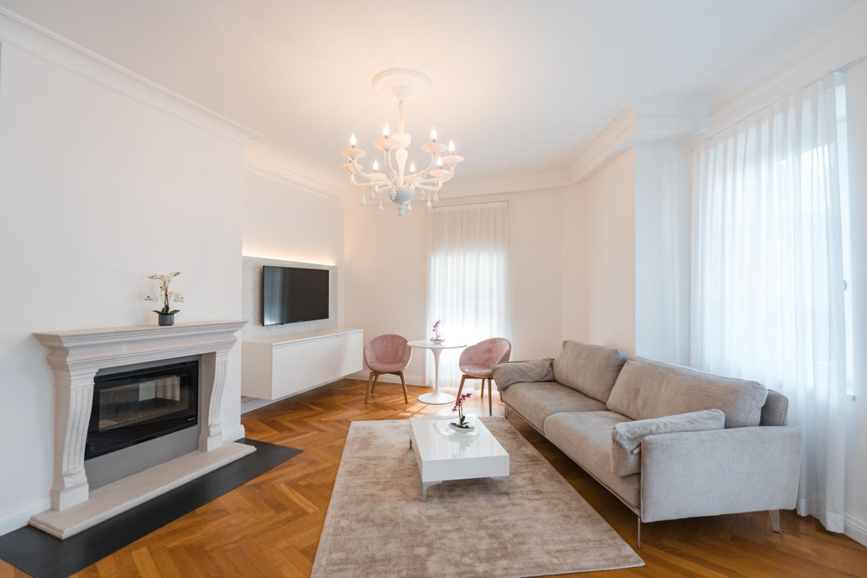 Three-Bedroom Premium Apartment with Balcony photo 2