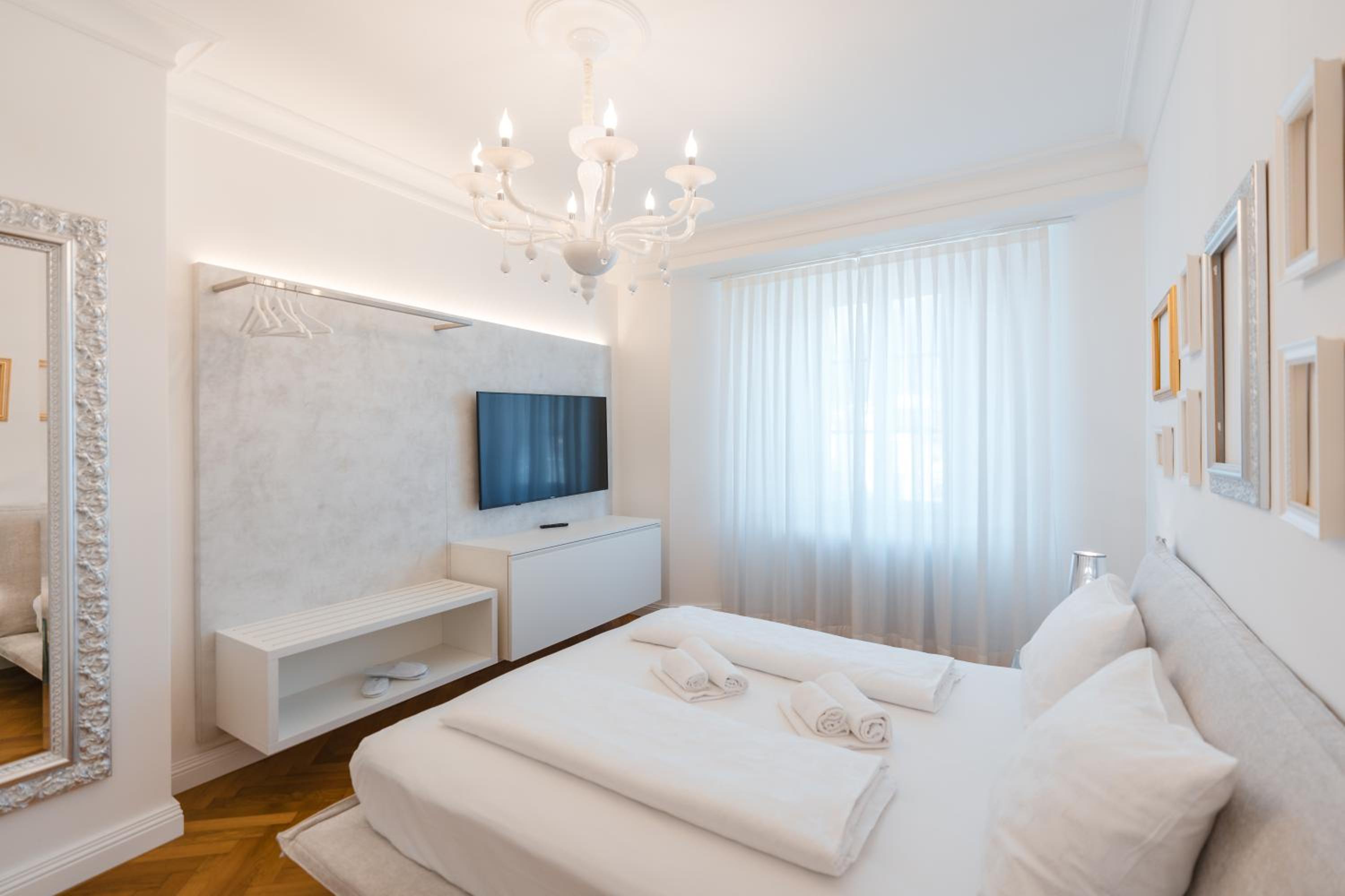 Three-Bedroom Premium Apartment with Balcony photo 3