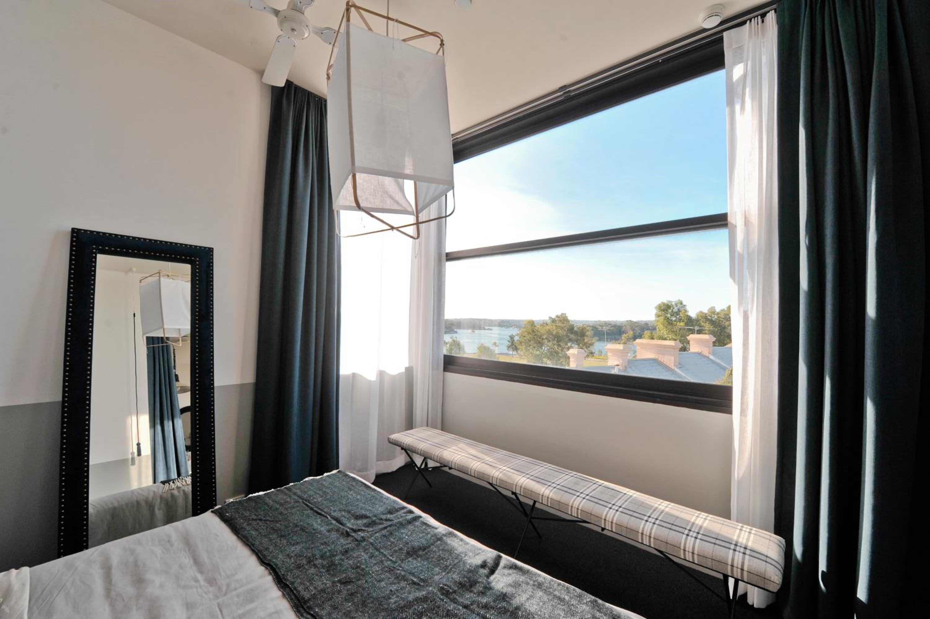 Deluxe Queen Suite