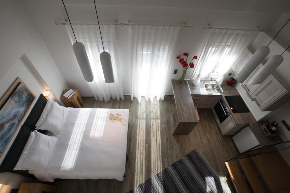 King Studio with Sofa Bed - Photo 5