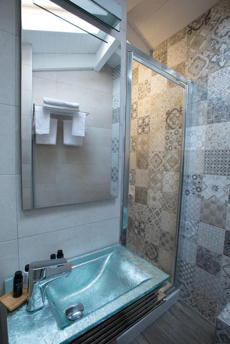Two-Bedroom Suite - Photo 8