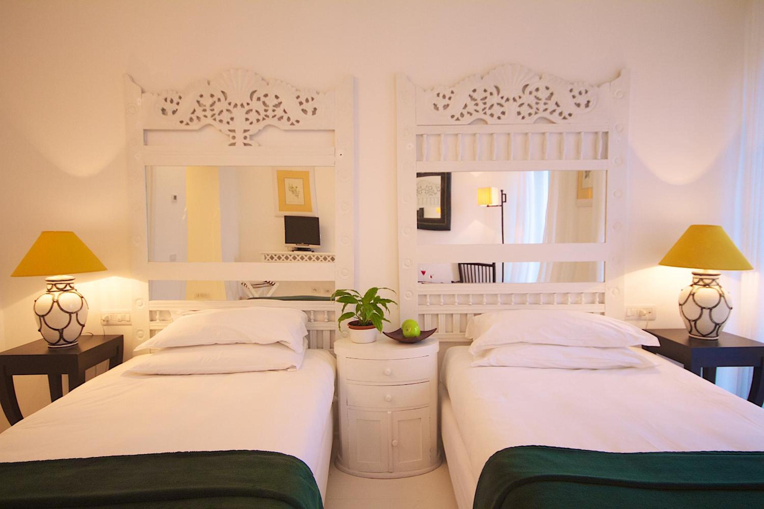 Double Room with Lake View - Photo 2
