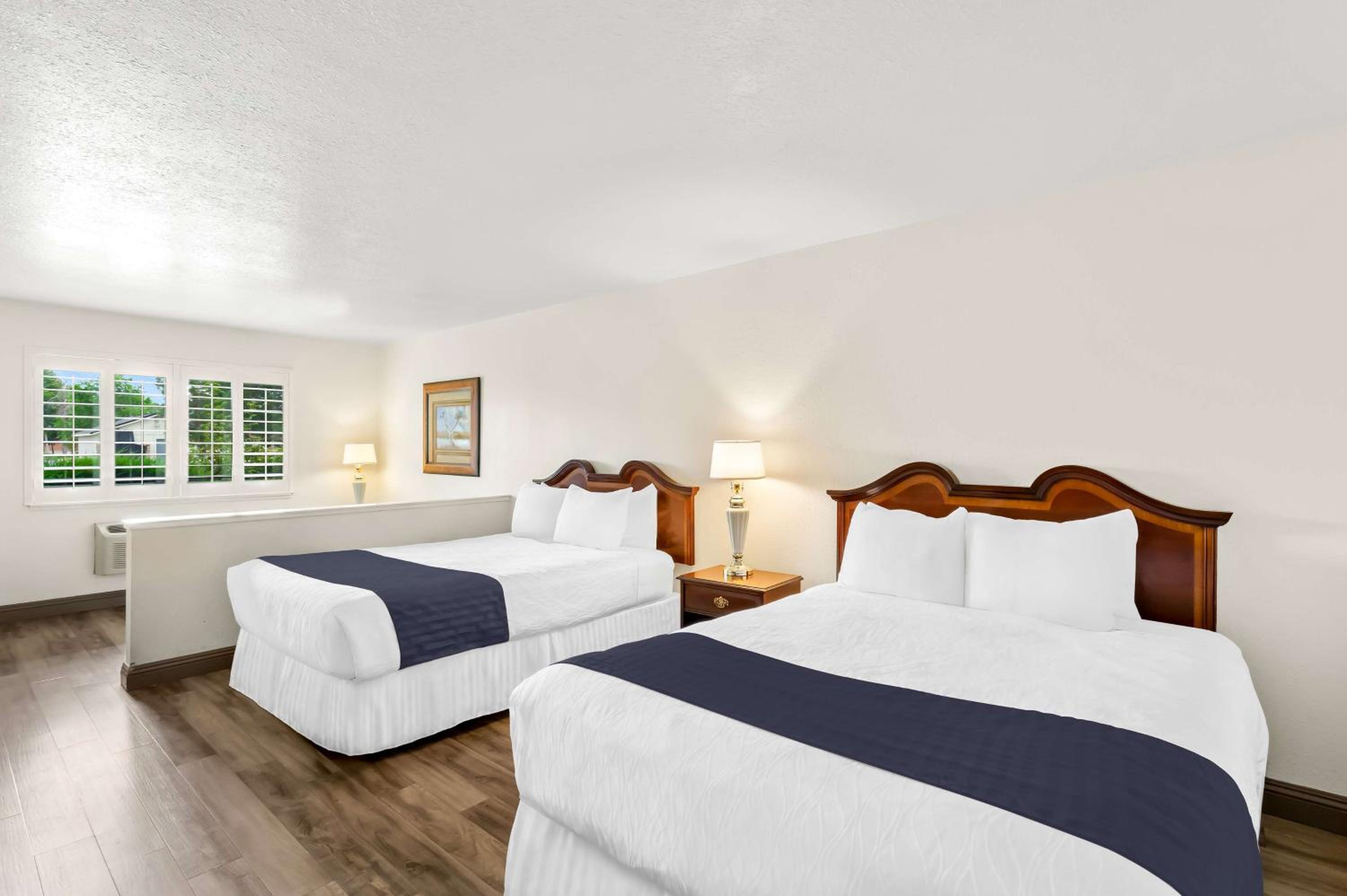 Queen Suite with Two Queen Beds and Bath Tub - Disability Access