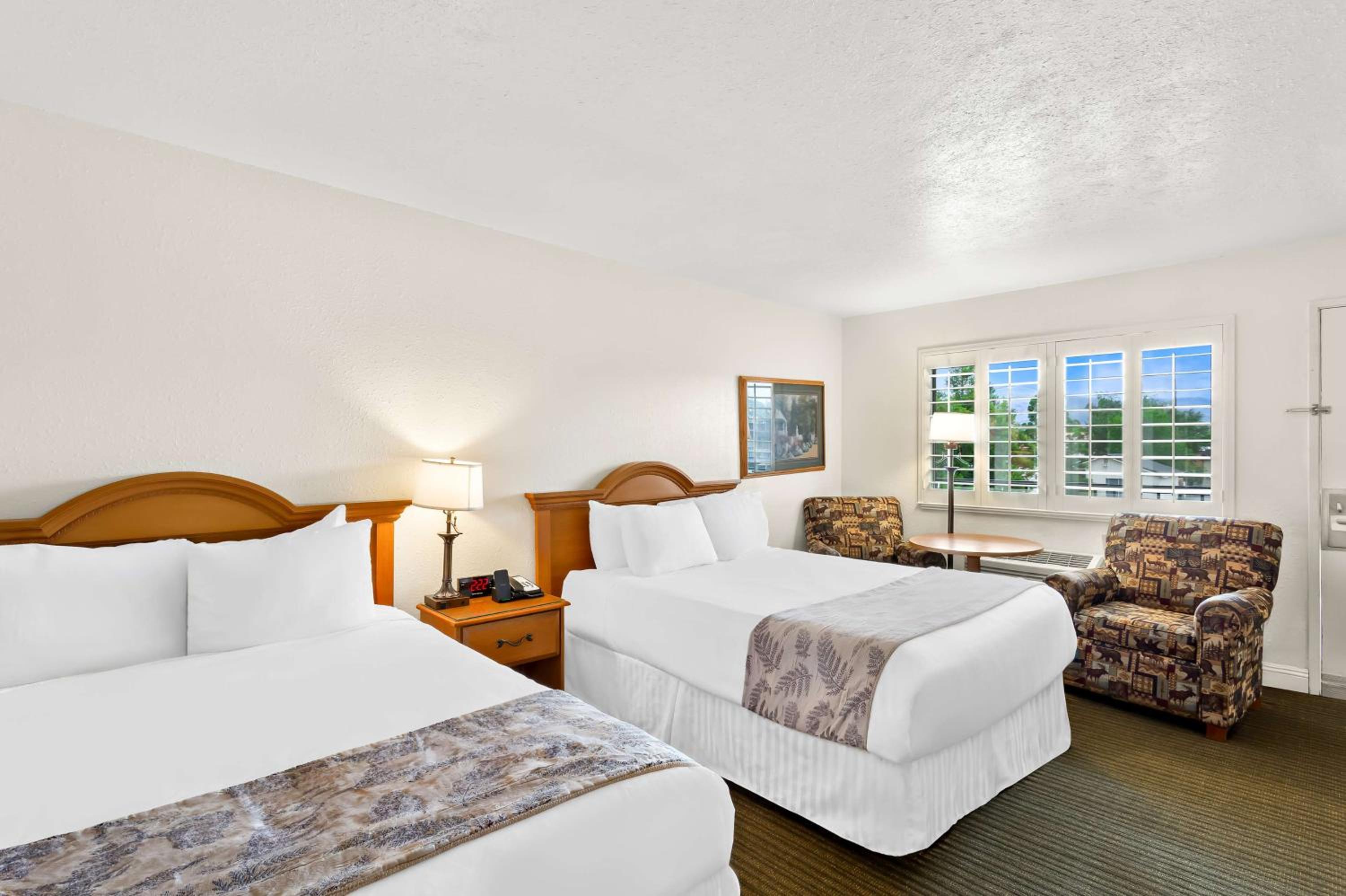 Large Queen Room with Two Queen Beds