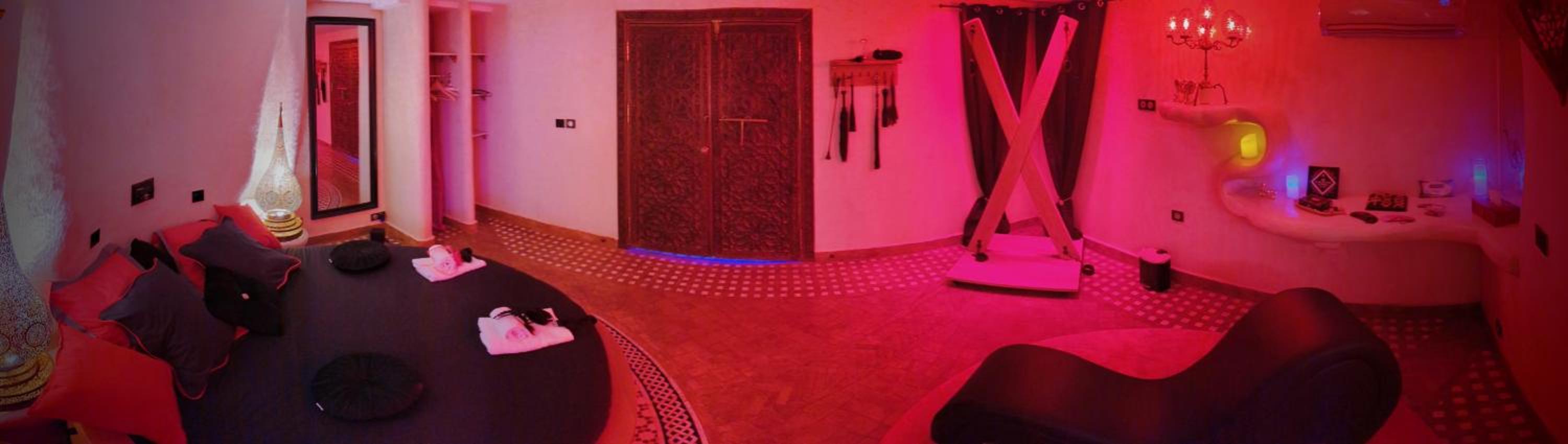 Deluxe King Suite - Photo 9