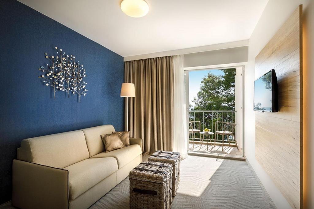 Junior Suite with Seaside Balcony photo 3