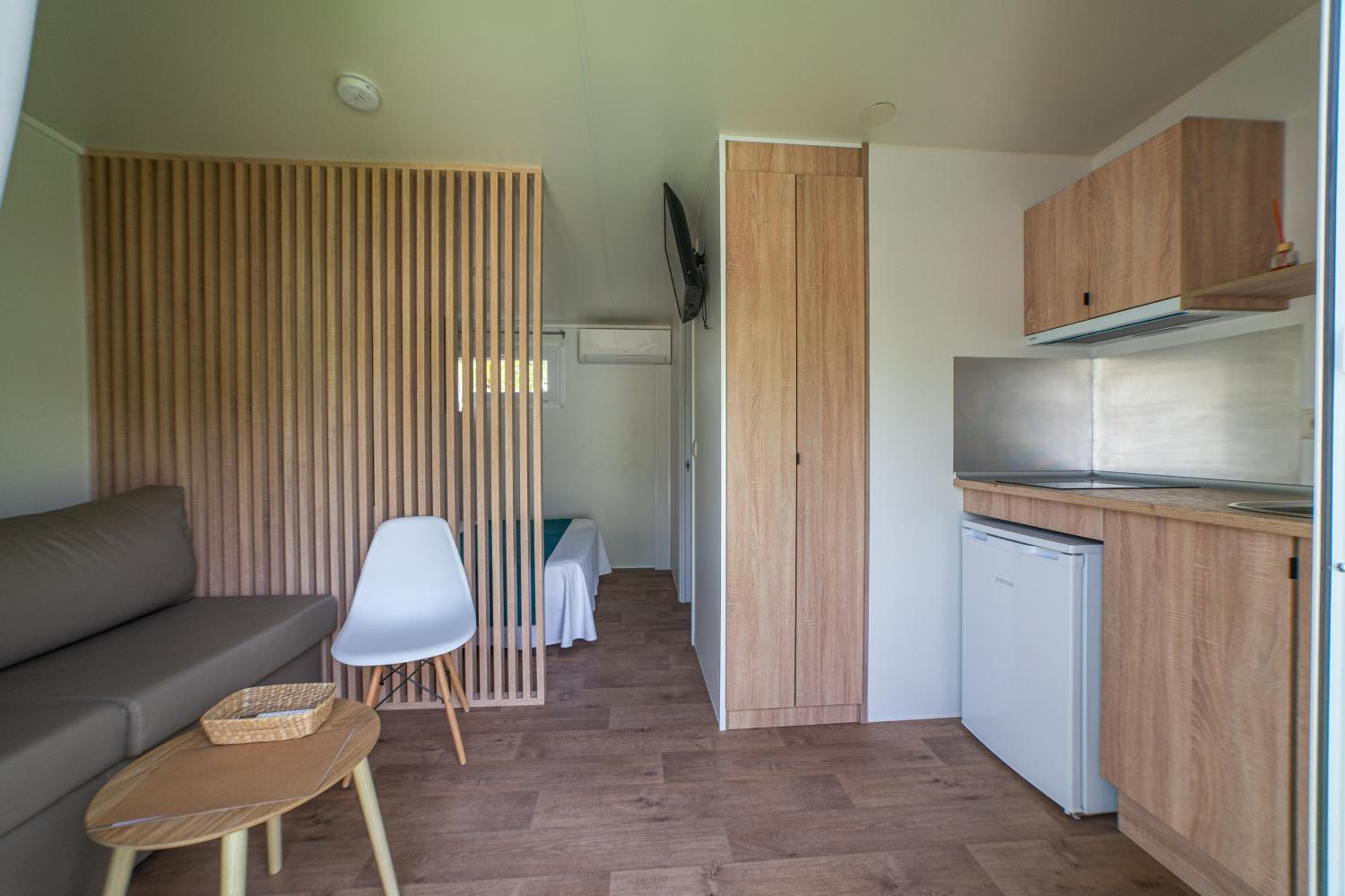Superior Bungalow - Photo 2