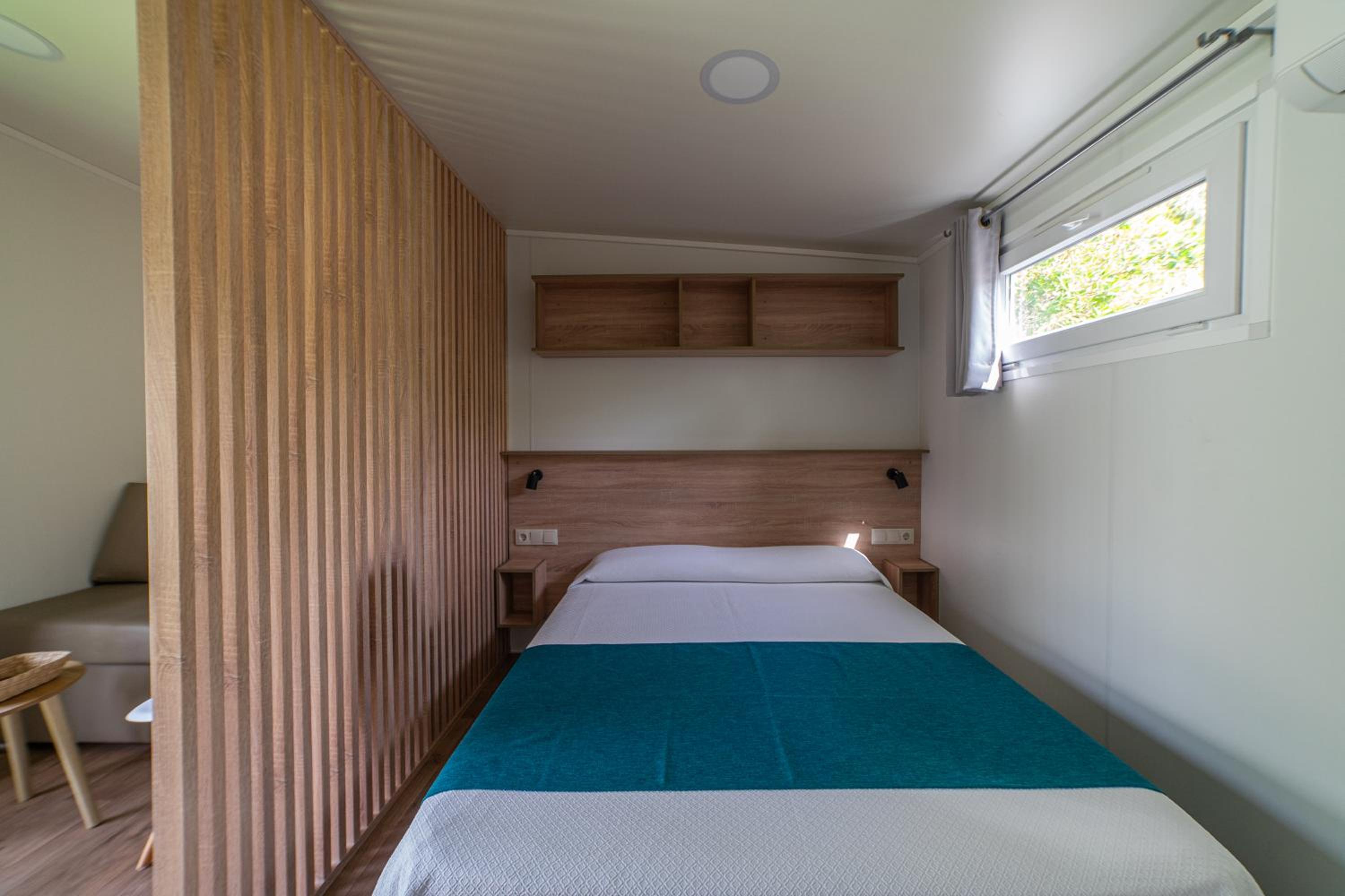 Superior Bungalow - Photo 1