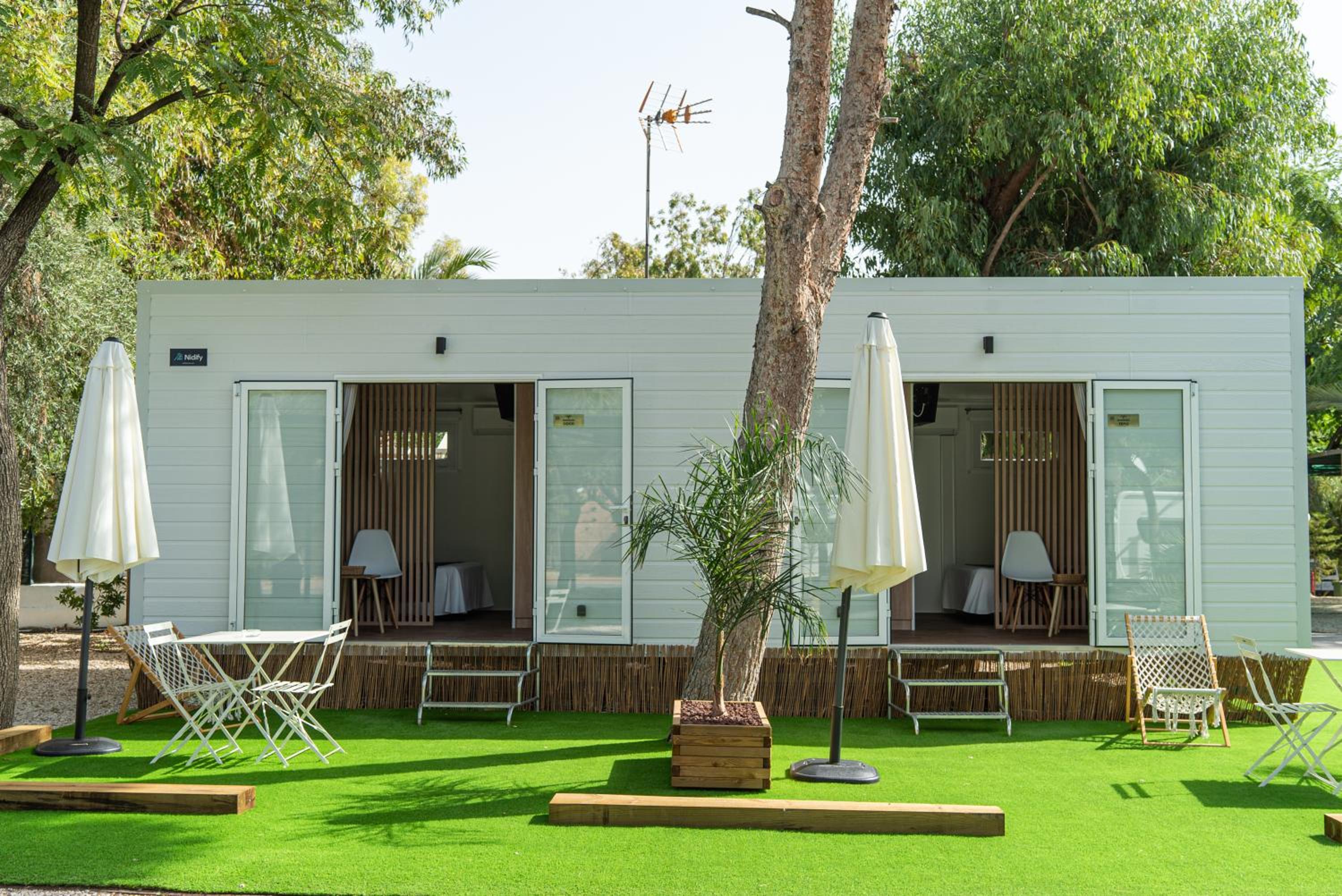 Superior Bungalow - Photo 3