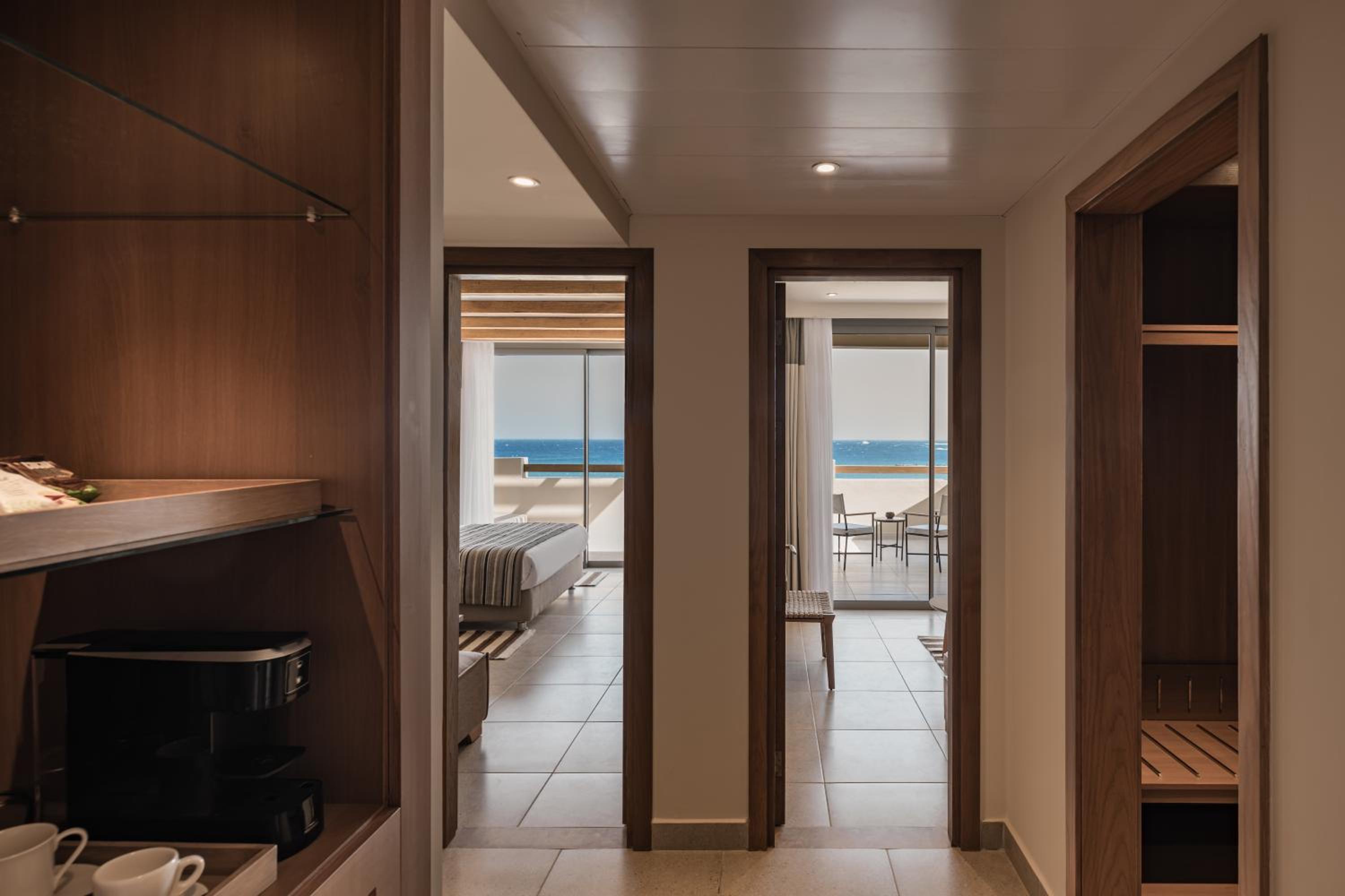 Executive Family Suite, Queen Bed, Sea View