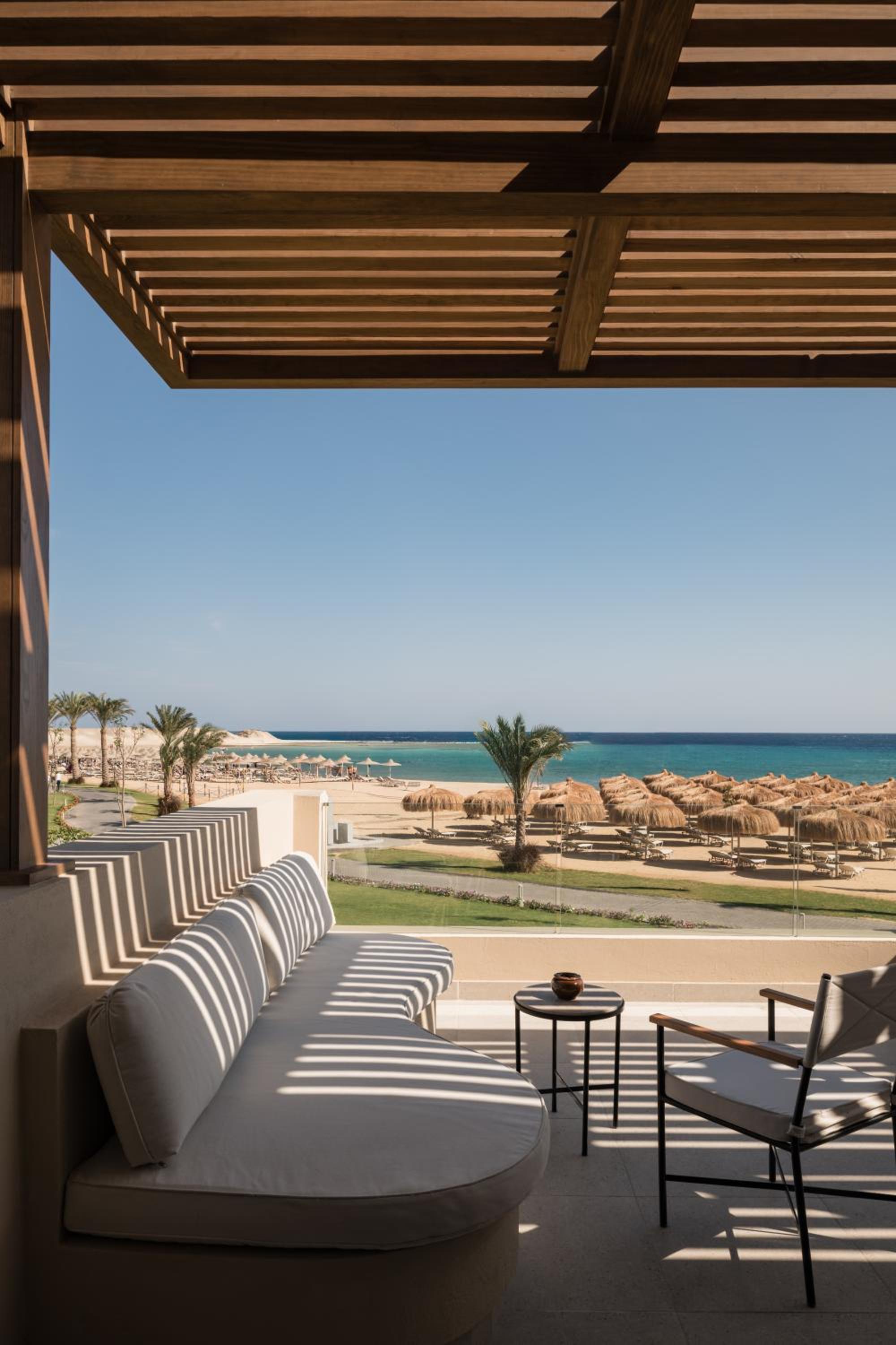 Executive Suite, Queen Bed, Sea View Swim Up