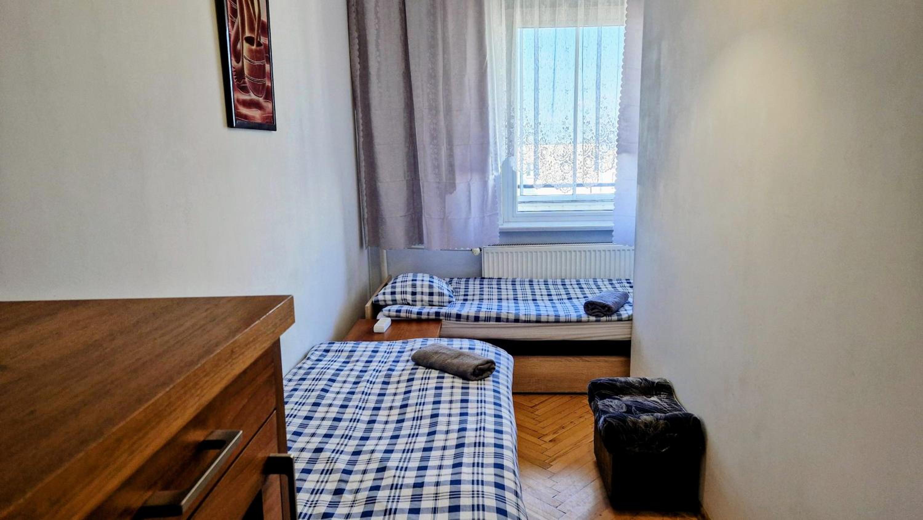 Budget Twin Room - Photo 3