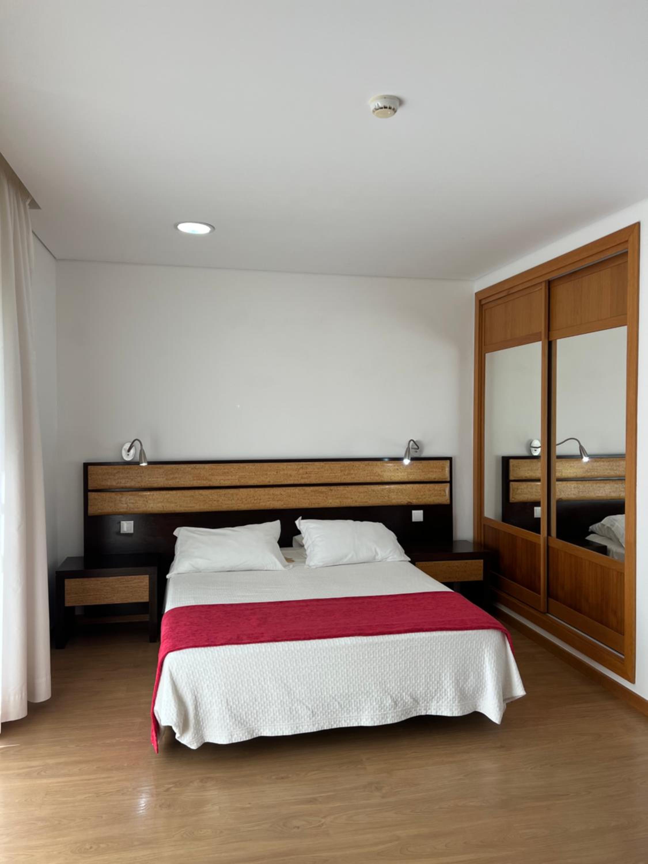 Deluxe Double Room with Side Sea View photo 3