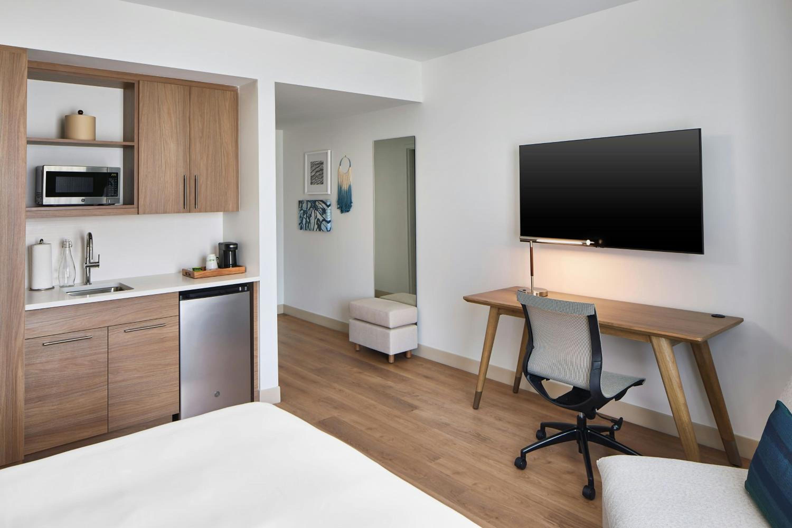 Corner King Room - Photo 1