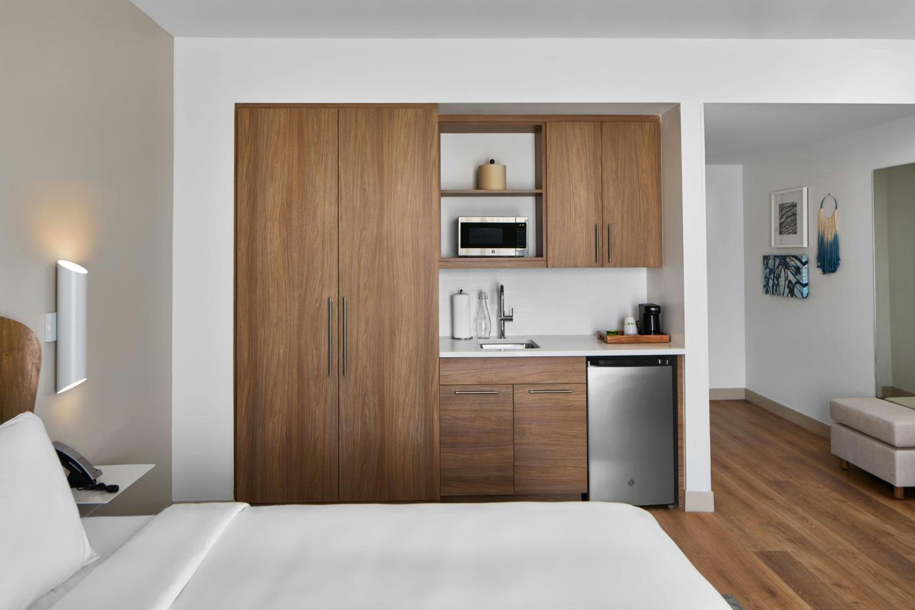 Corner King Room - Photo 2