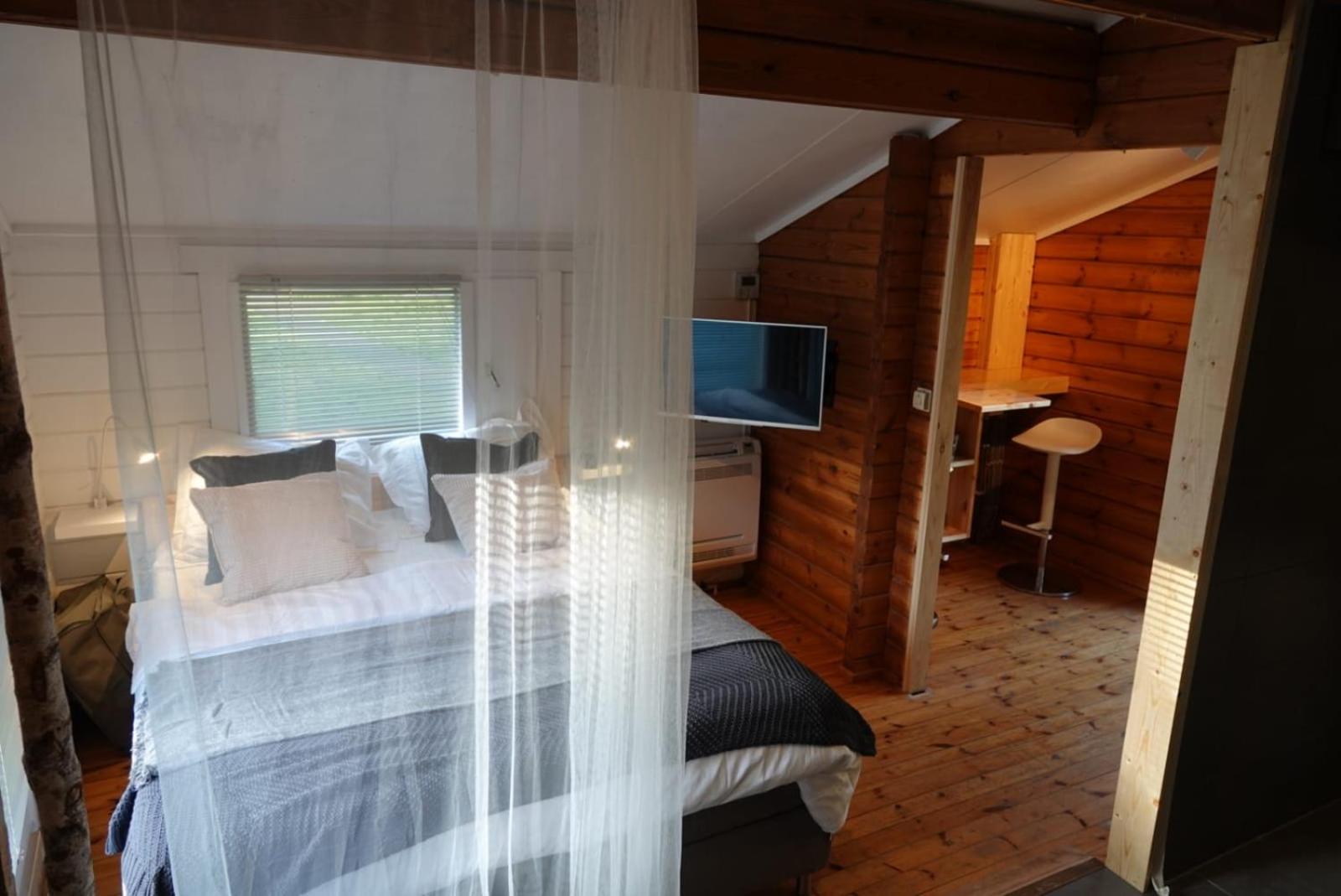 Deluxe Suite with Spa Bath