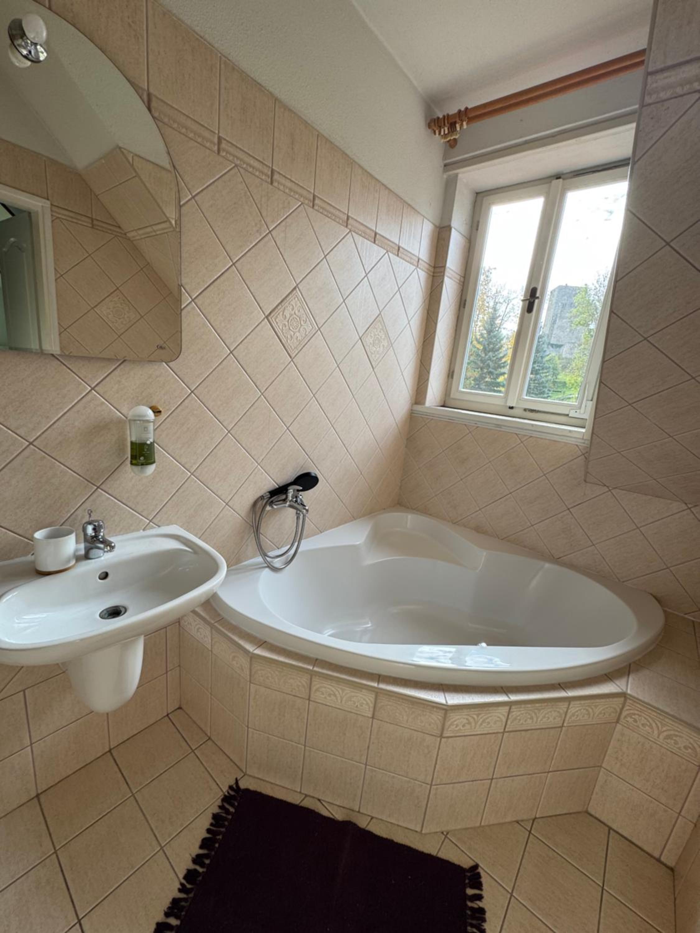 Double or Twin Room with Private Bathroom photo 2