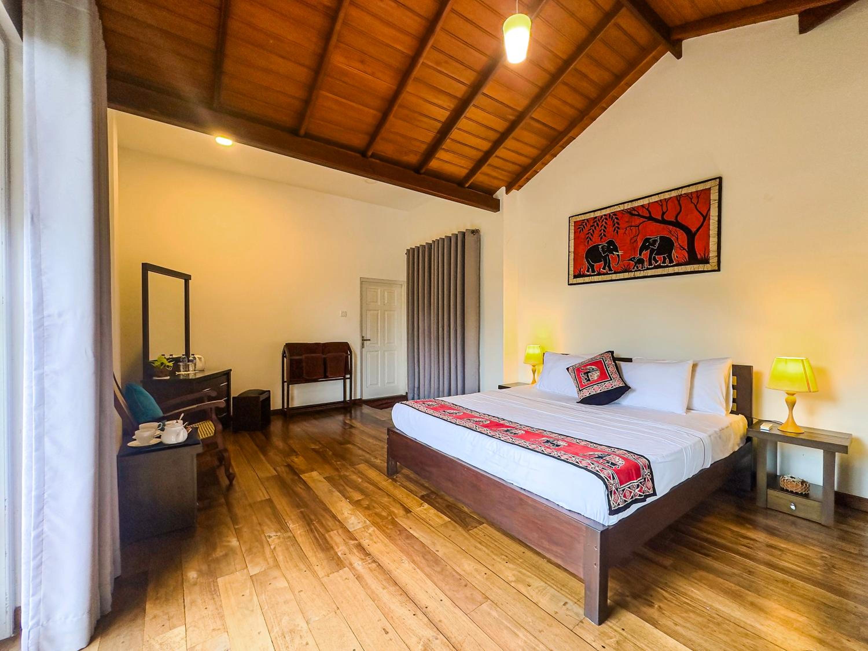 Deluxe Double Room - Photo 11
