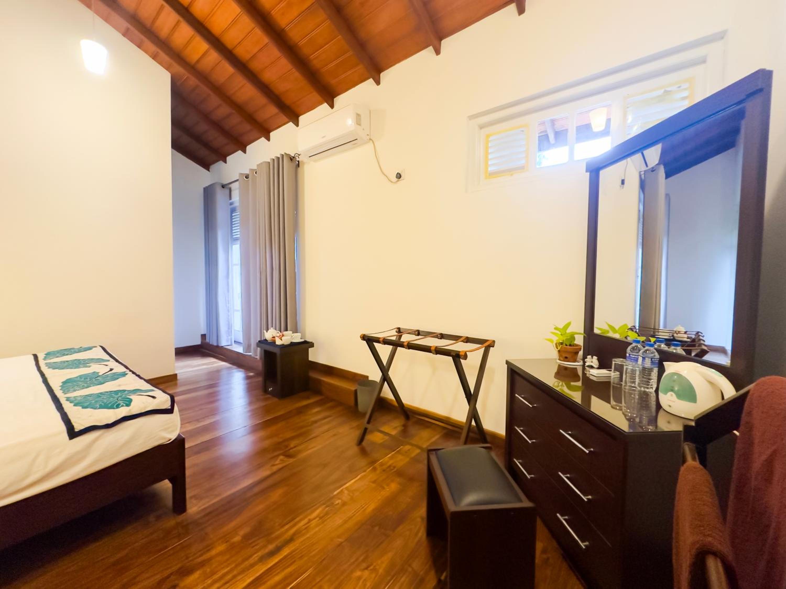Deluxe Double Room - Photo 17