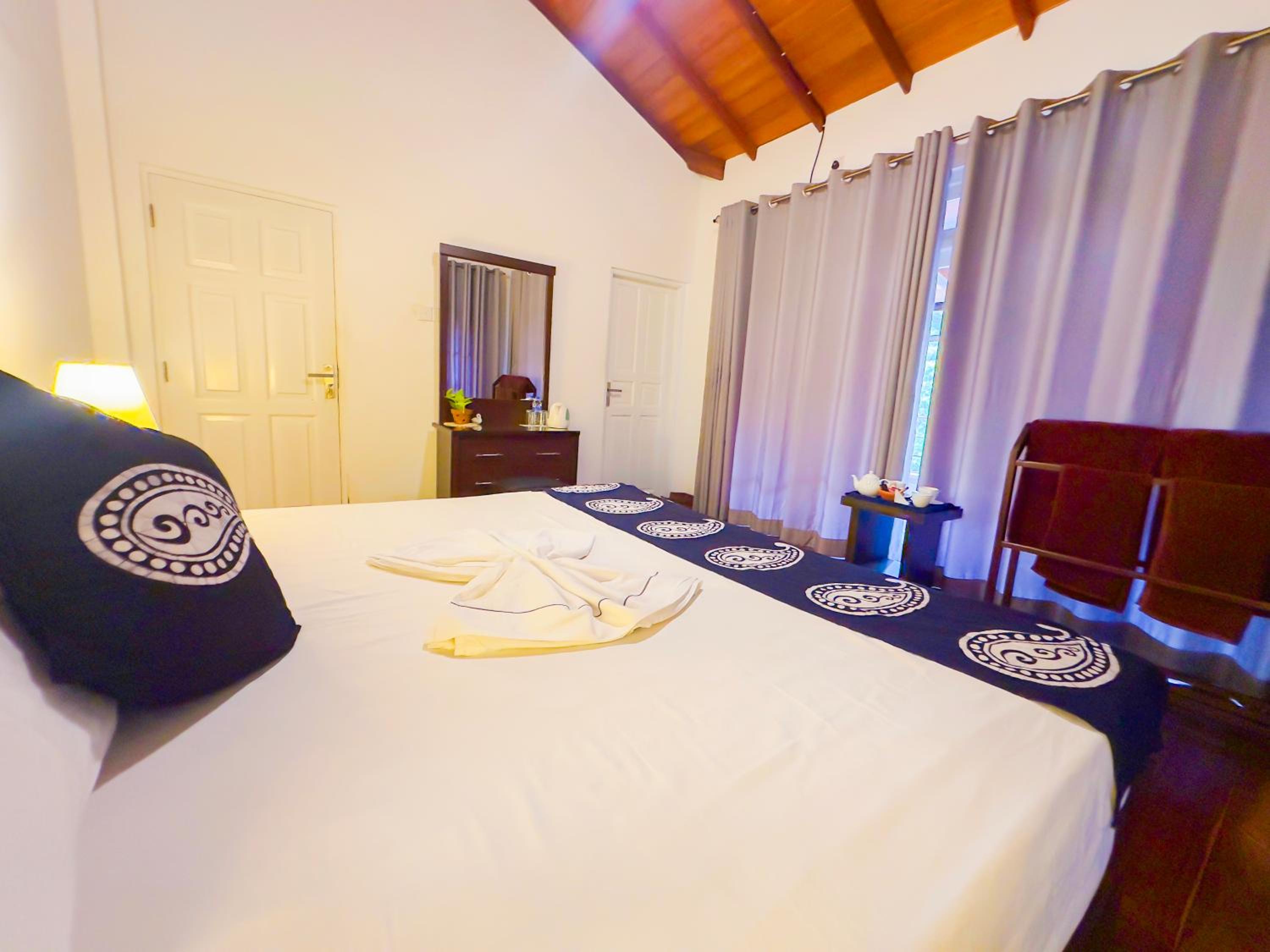 Deluxe Double Room - Photo 21