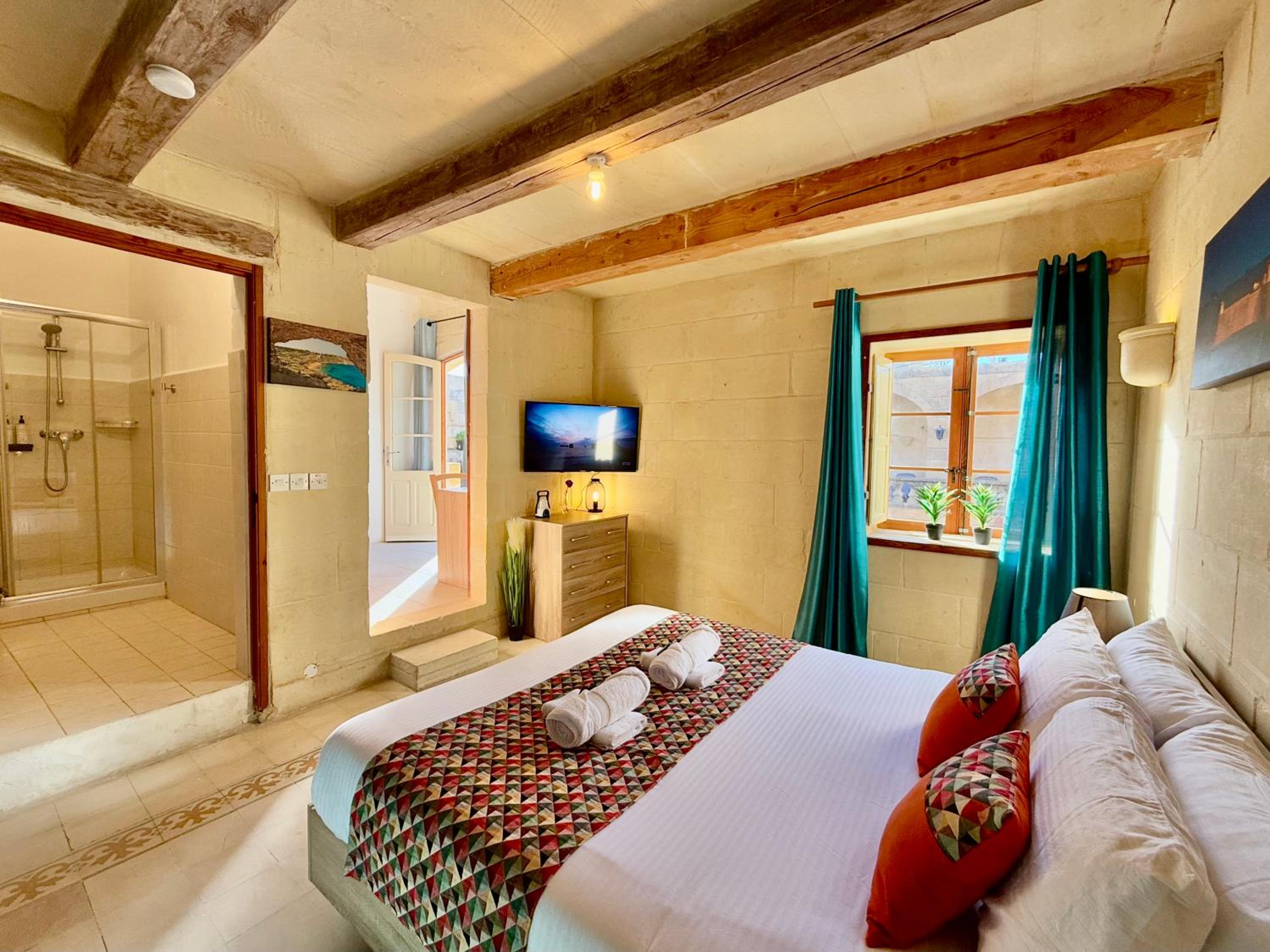 Deluxe Double Room with Shower photo 3