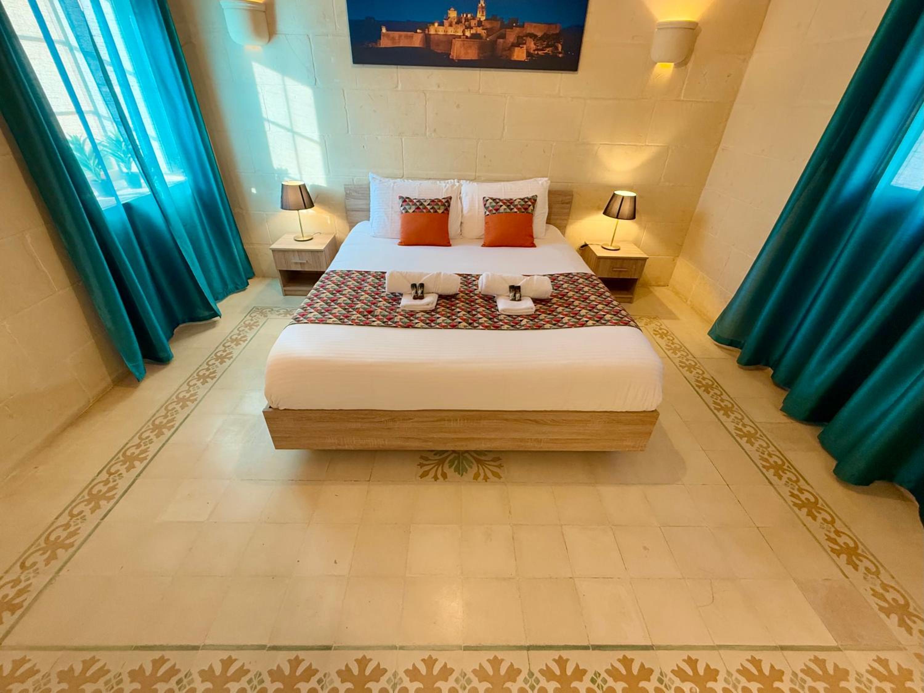 Deluxe Double Room with Shower