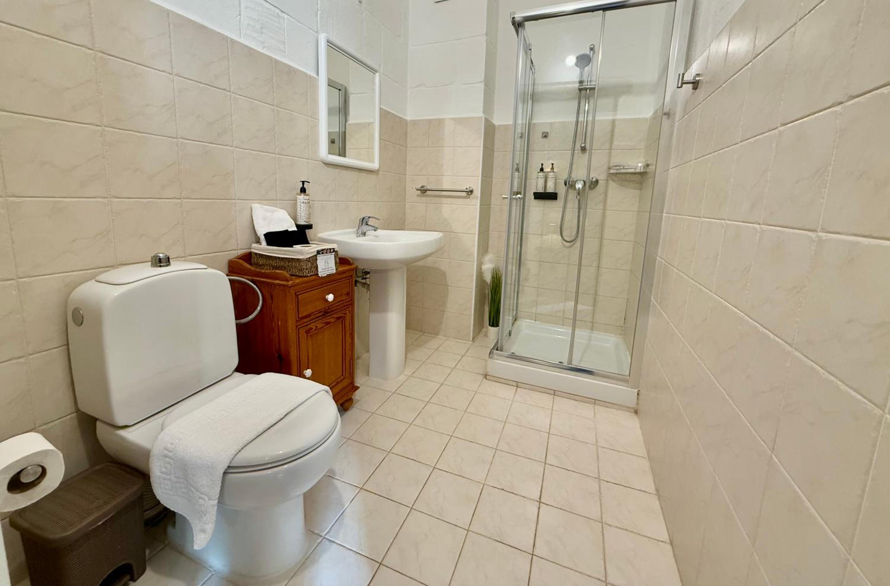 Deluxe Double Room with Shower photo 2