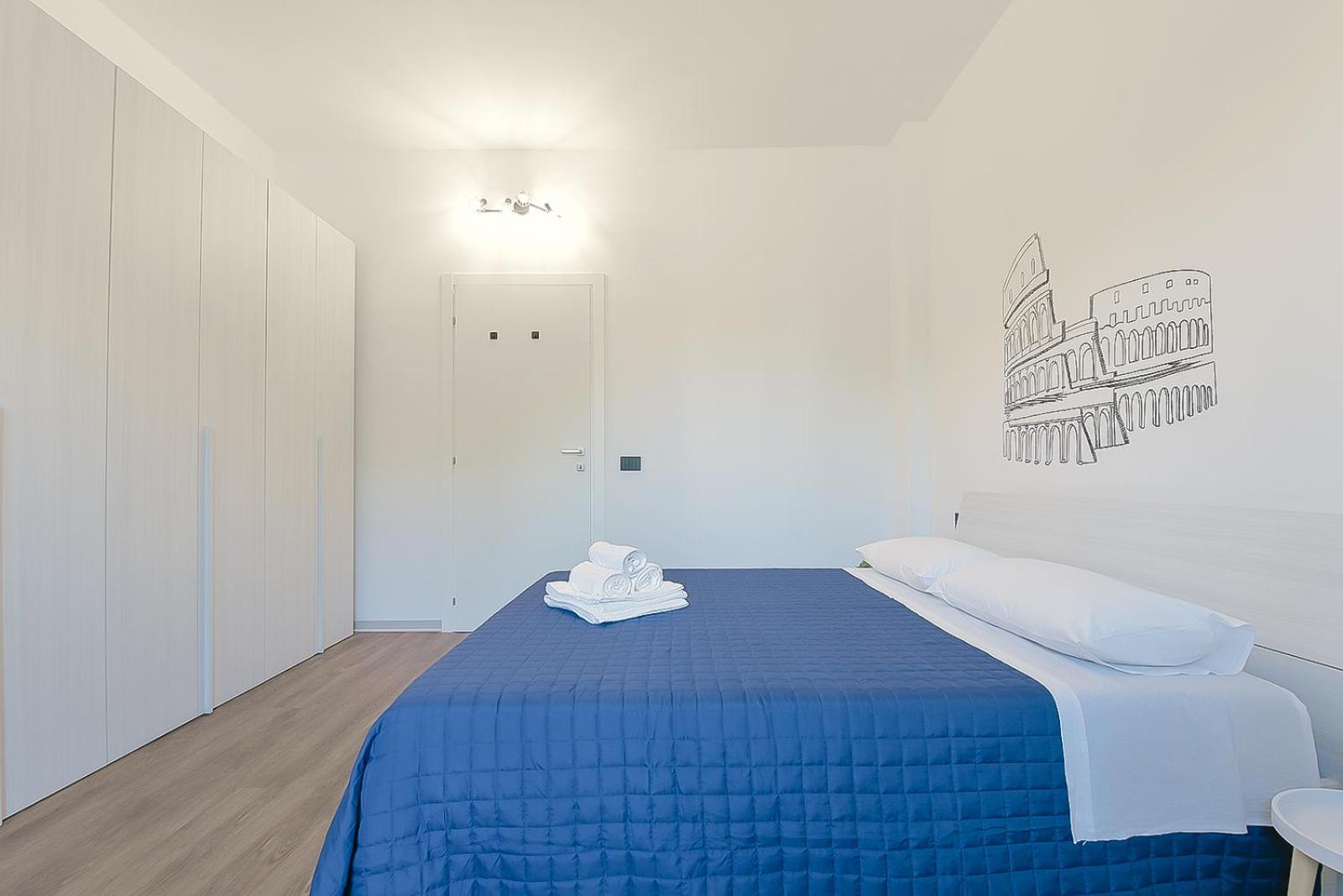 Large Double Room - Photo 16