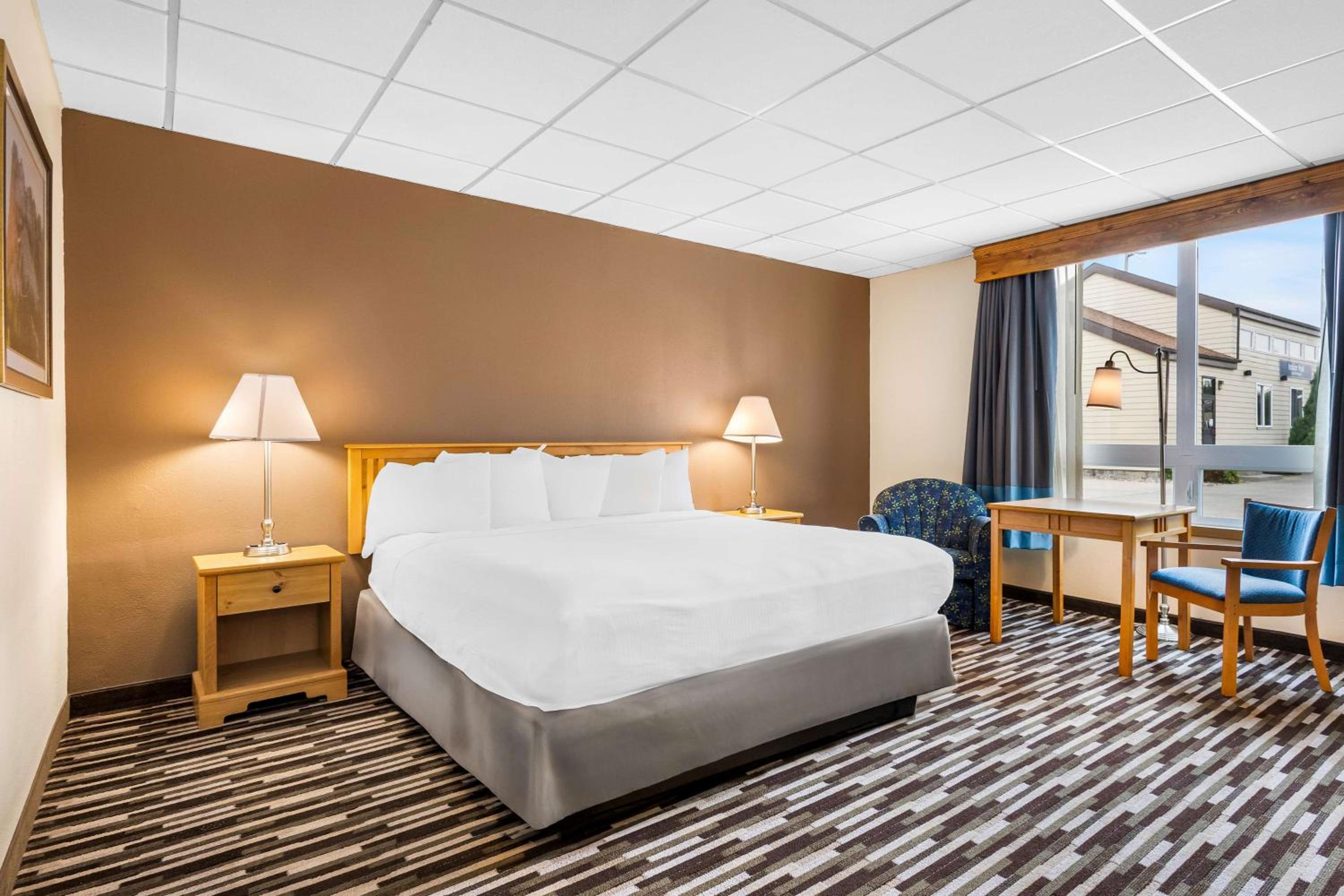 King Room - Second Floor/Non-Smoking