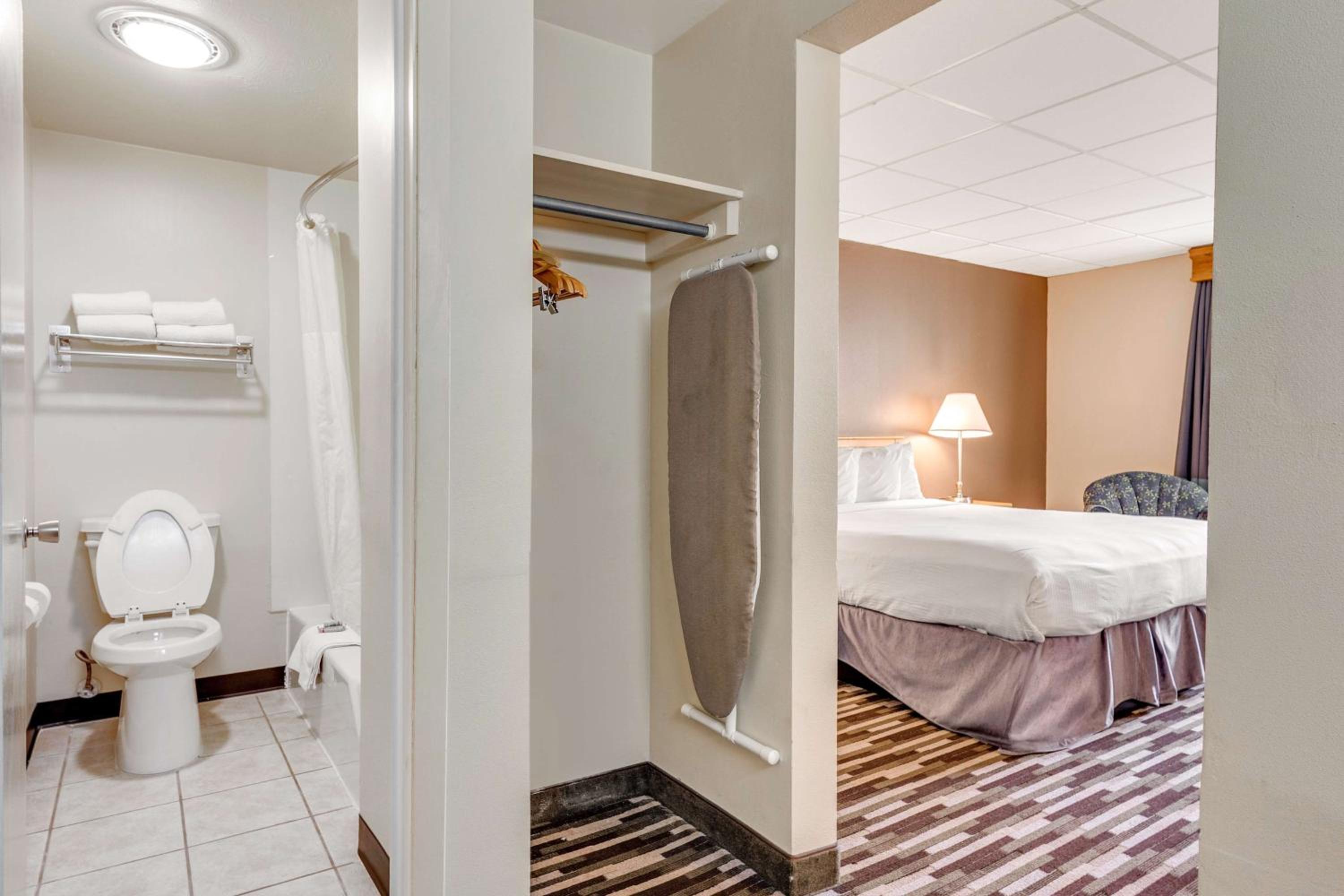 King Room - Second Floor/Non-Smoking photo 3