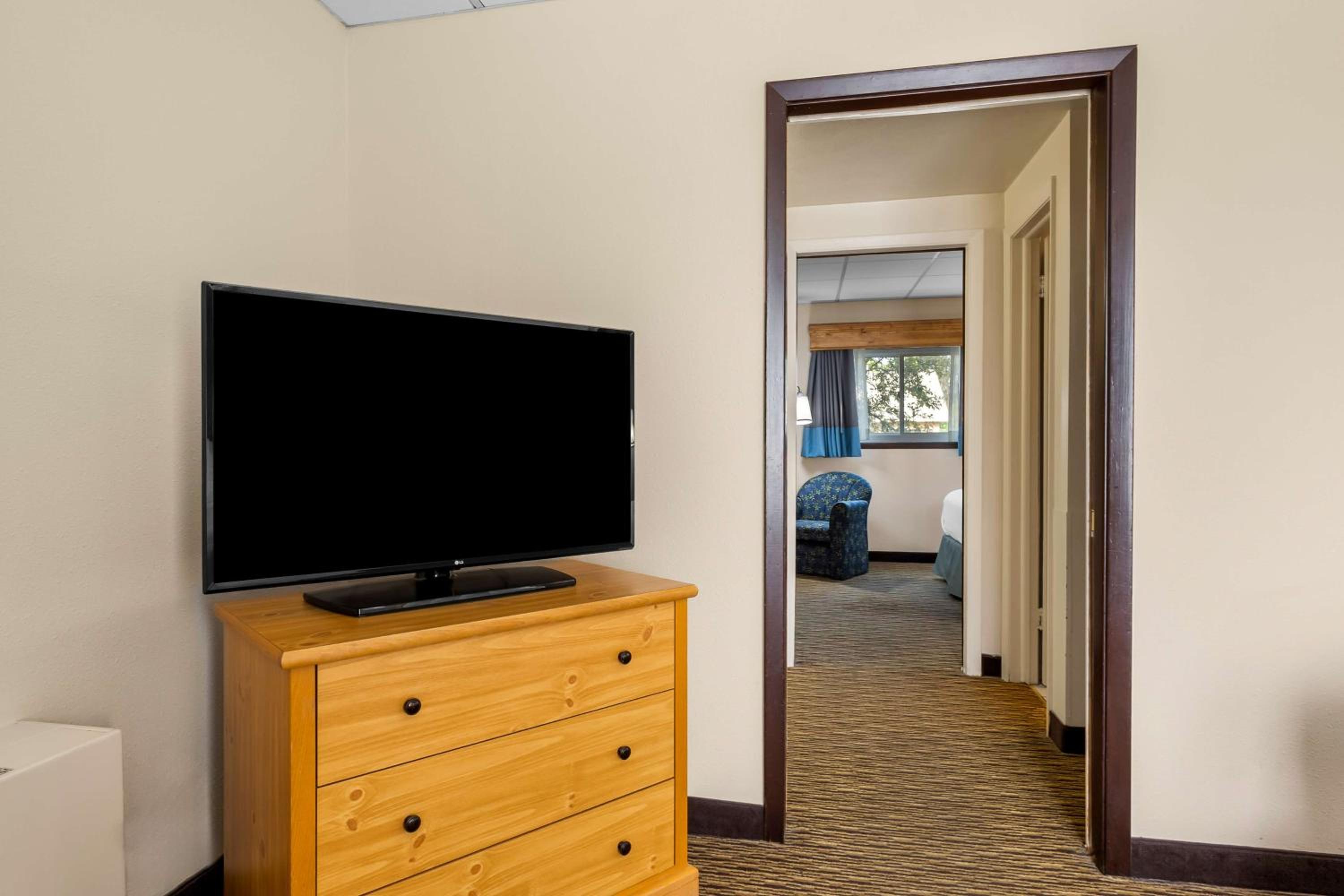 Two-Bedroom Queen Suite - Ground Floor/Non-Smoking photo 3