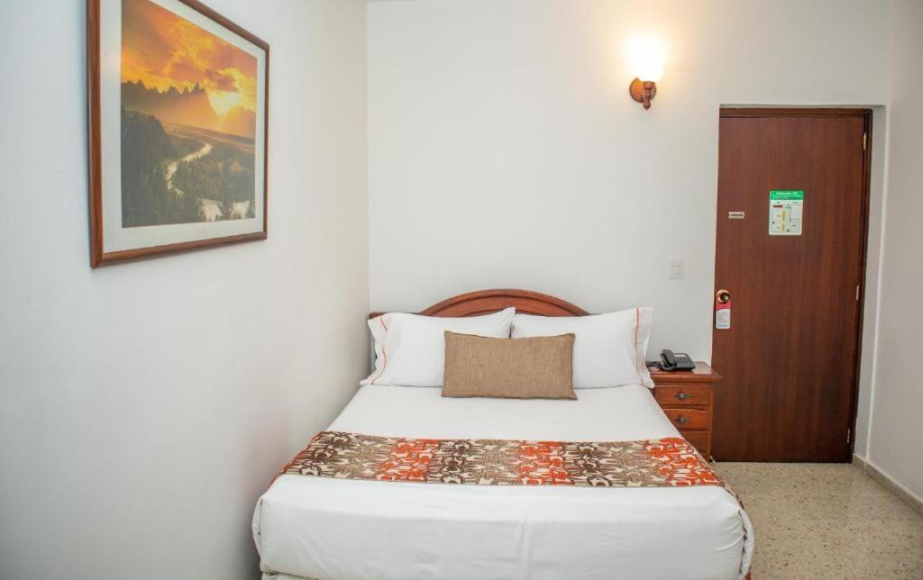 Single Room - Disability Access photo 1