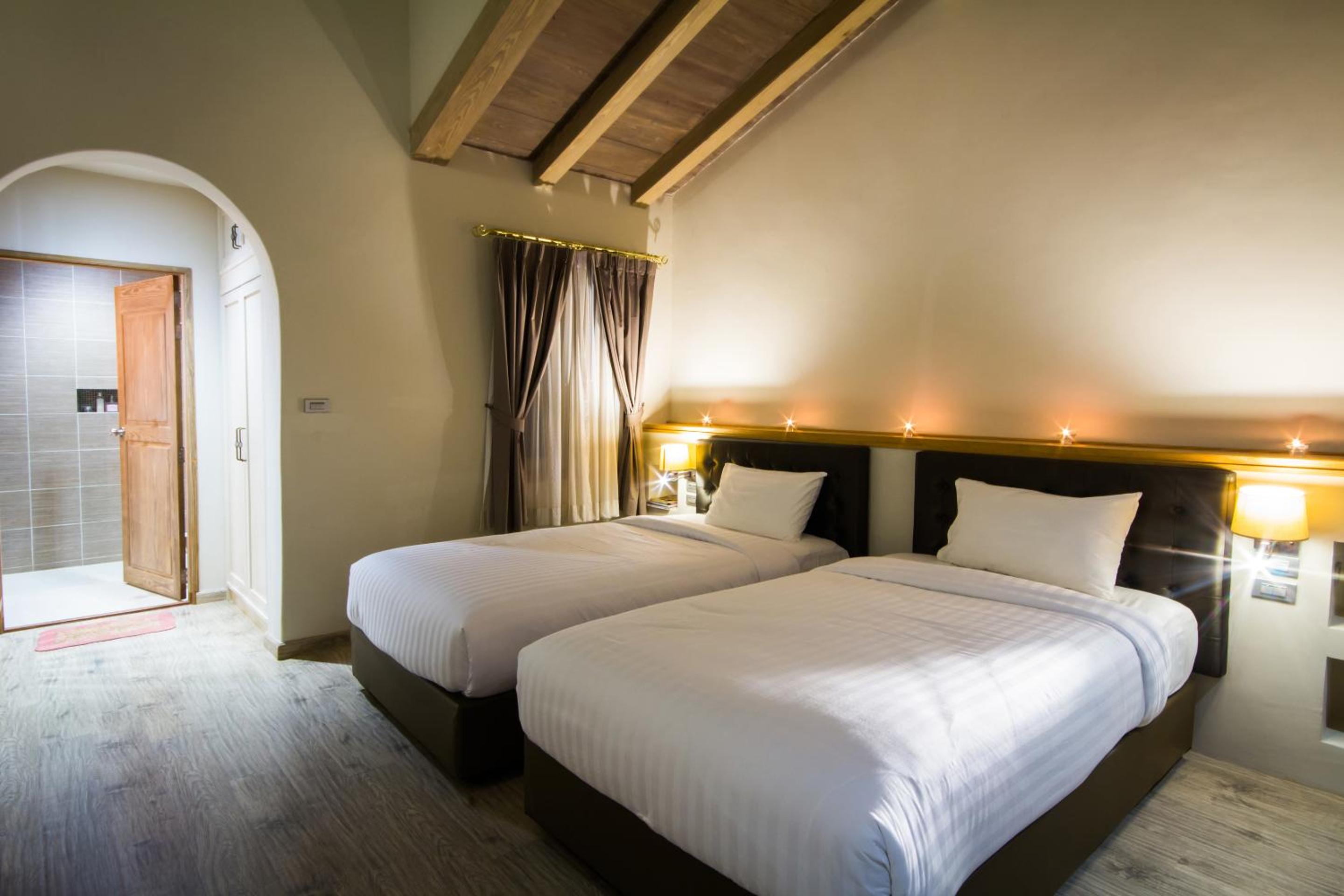 Deluxe Twin Room photo 3