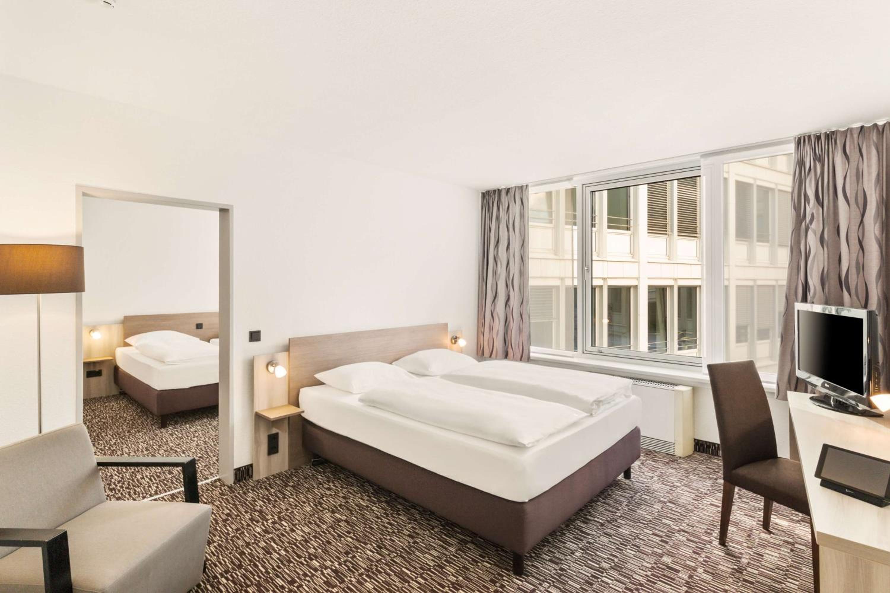 Two-Room Family Room with One Double and Two Single Beds - Photo 2