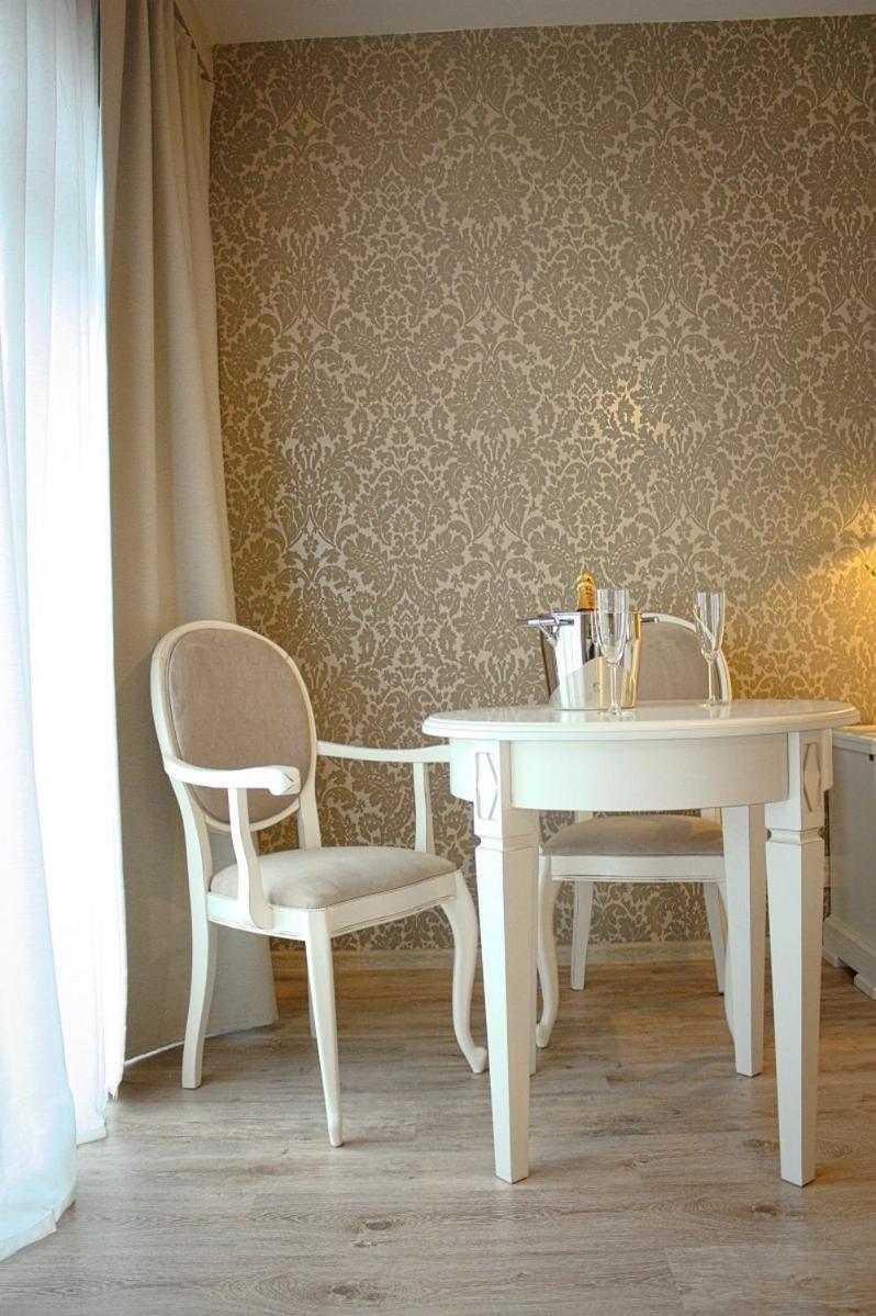 Deluxe Double Room - Photo 8