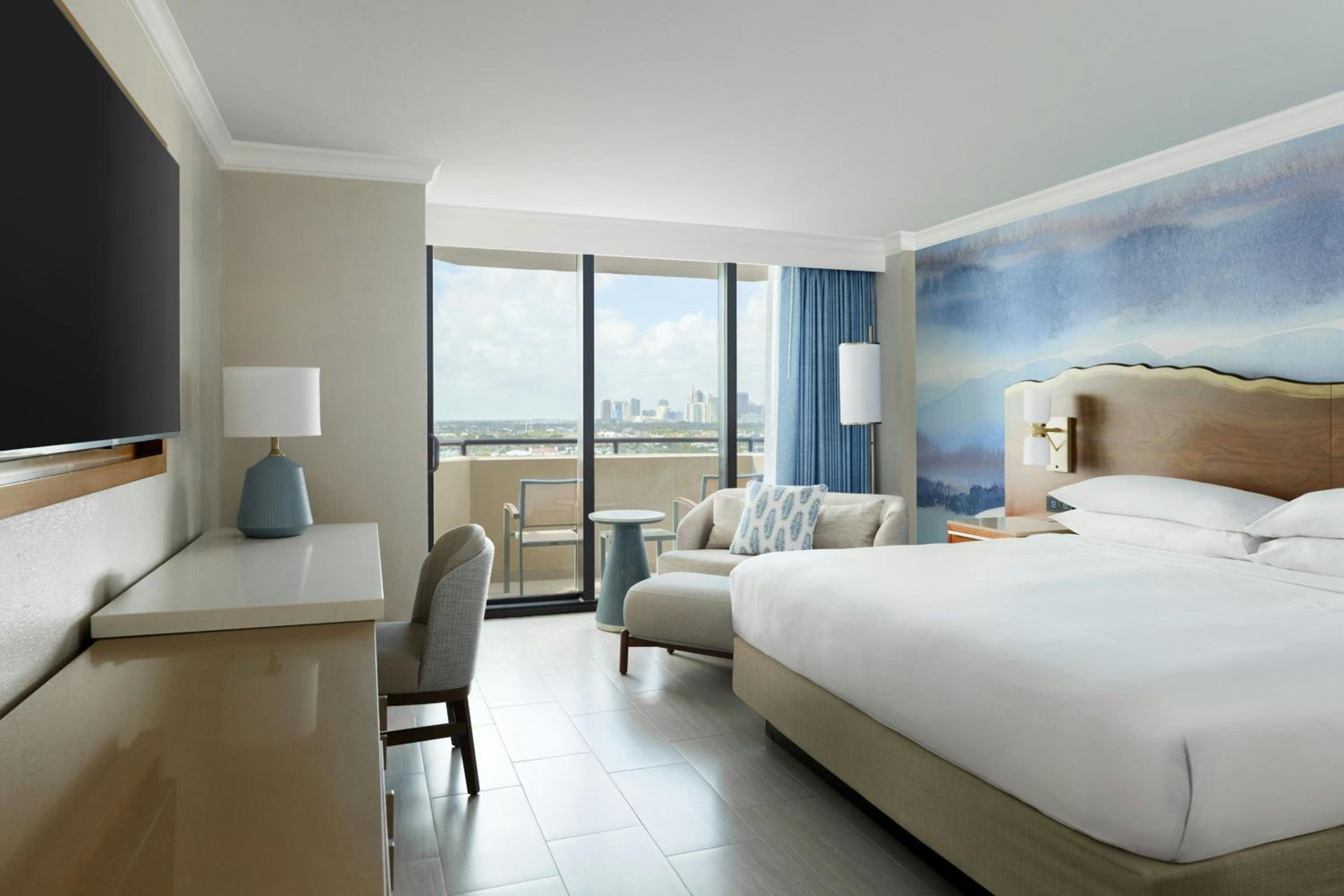 Intracoastal View, Deluxe Guest room, 1 King, Balcony (Hearing Accessible) - Photo 1
