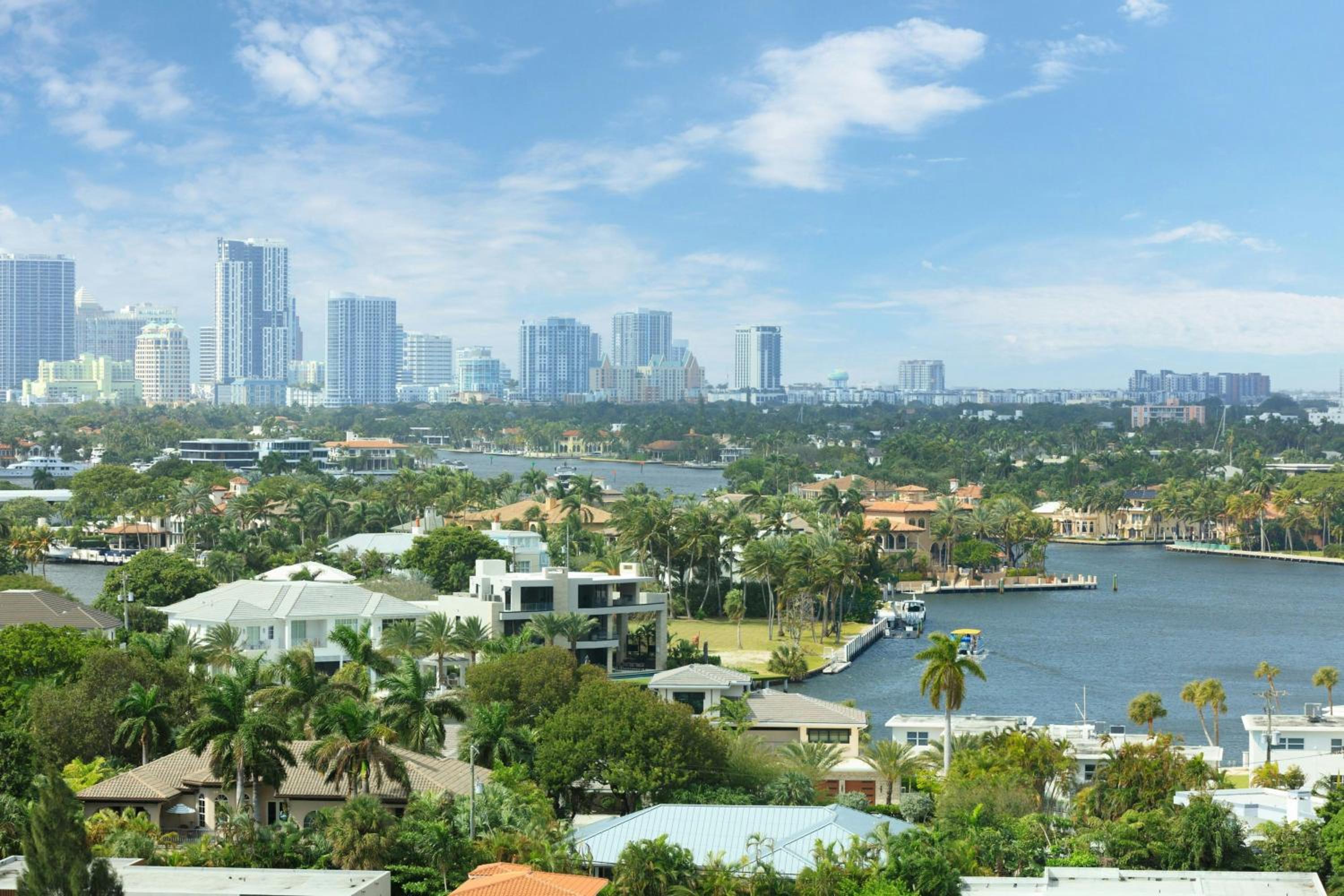 Intracoastal View, Deluxe Guest room, 1 King, Balcony (Hearing Accessible) - Photo 6