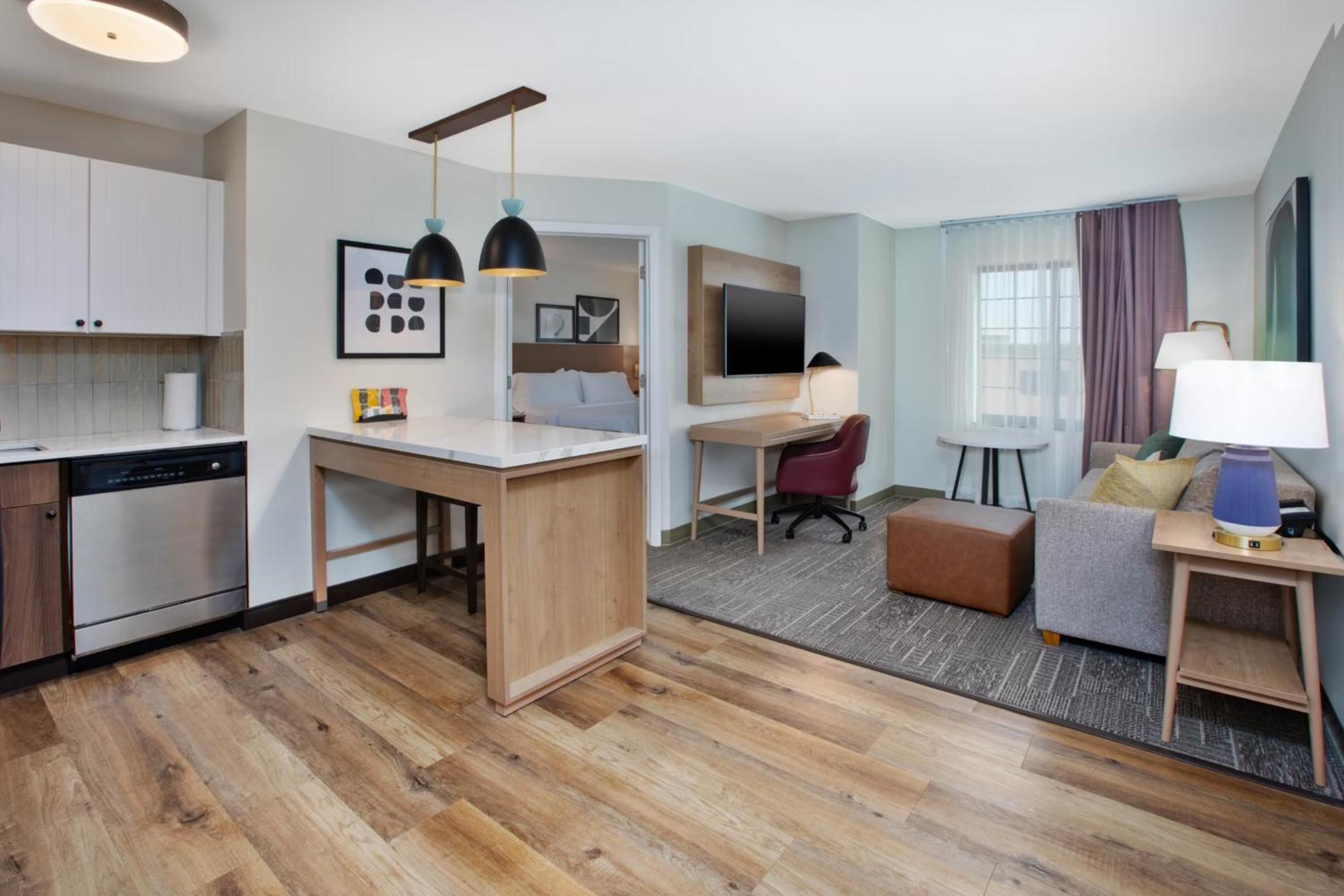 One-Bedroom Queen Suite with Two Queen Beds - Photo 2