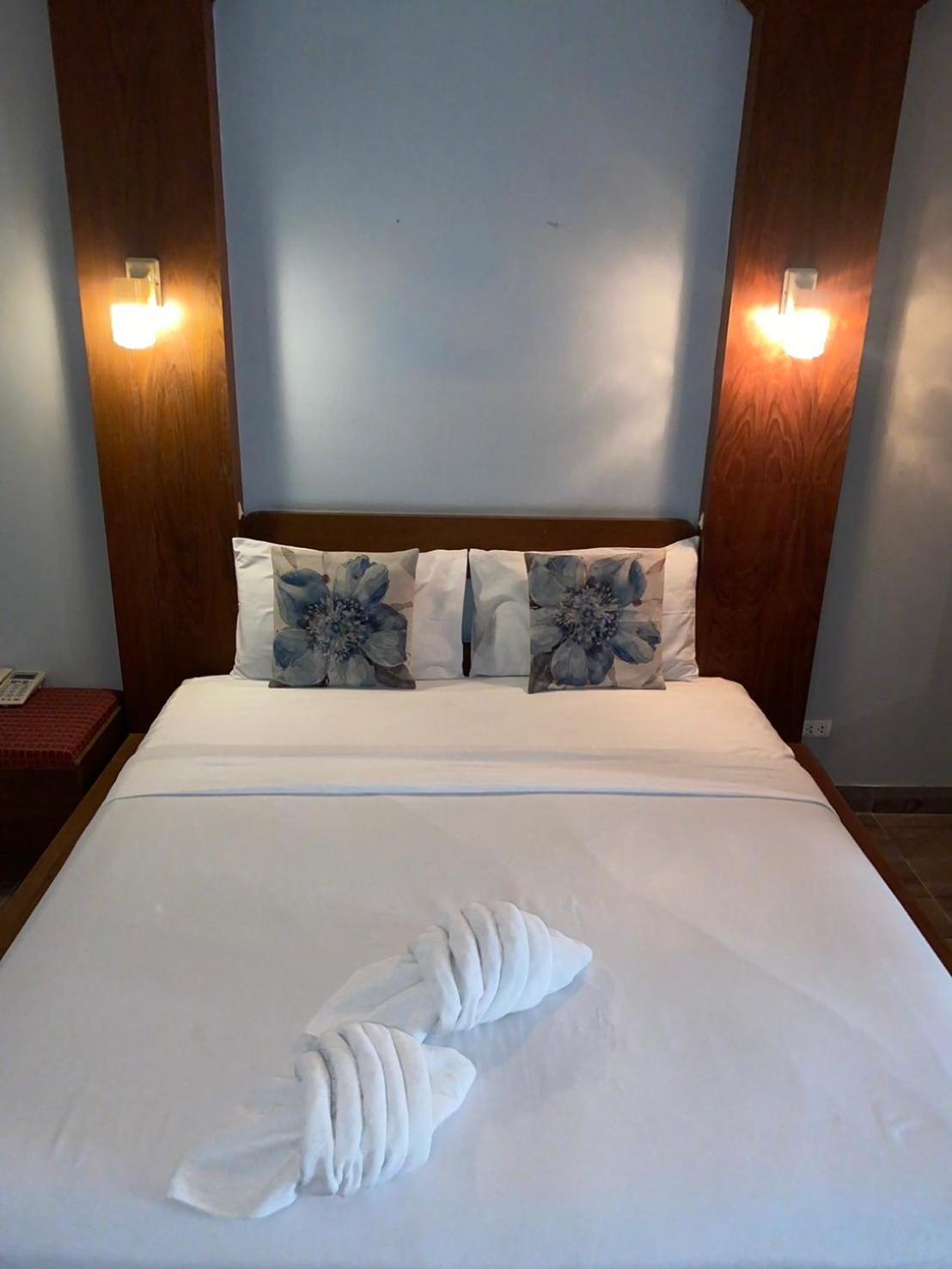 Standard Triple Room - Photo 9