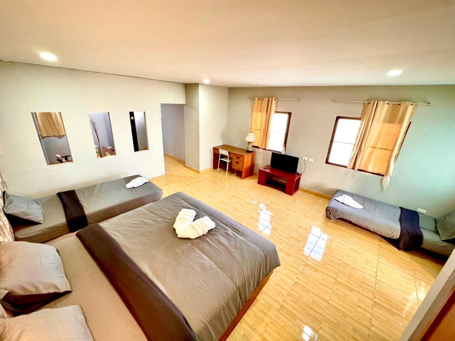Suite - Photo 11