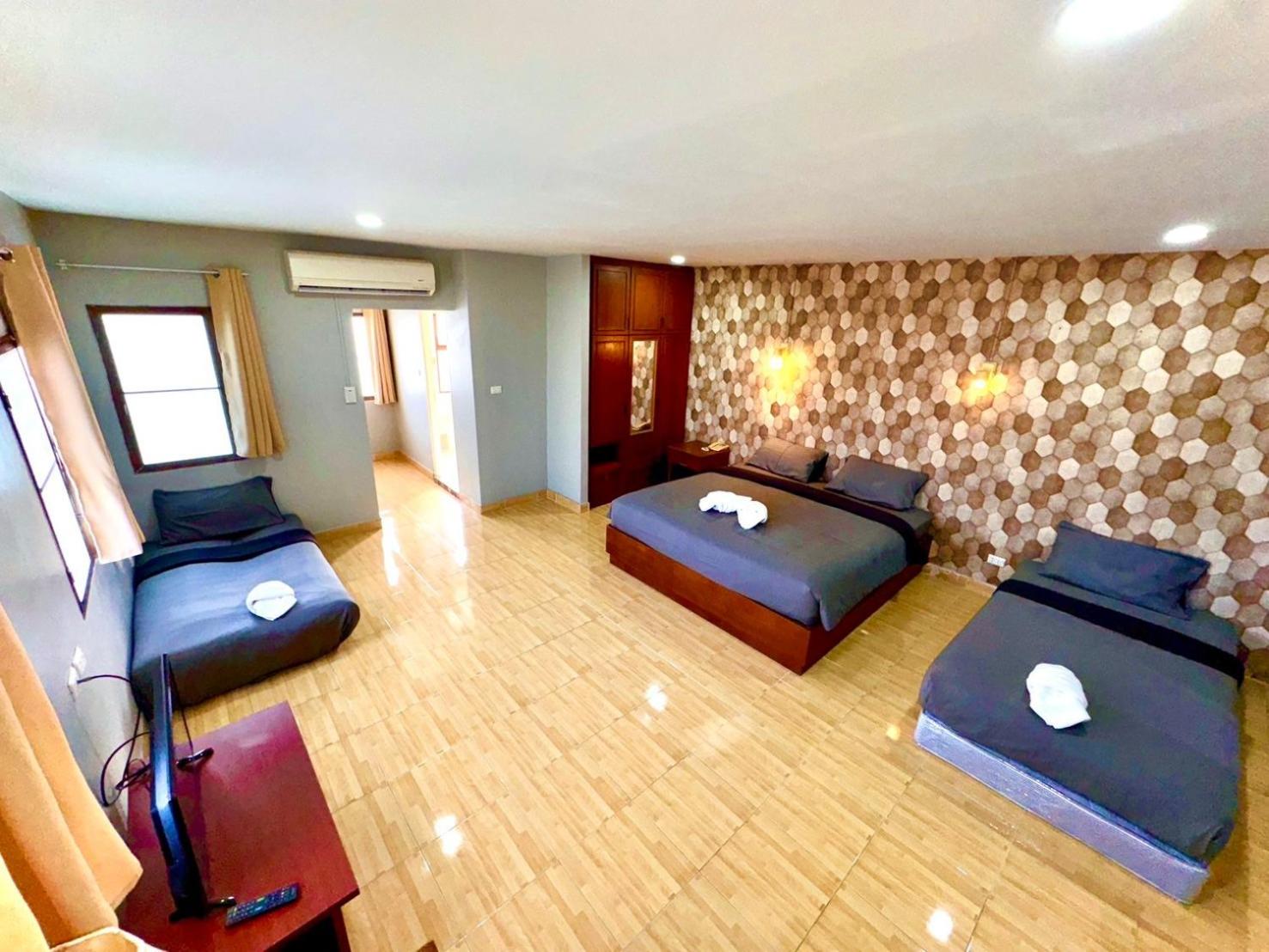 Suite - Photo 12