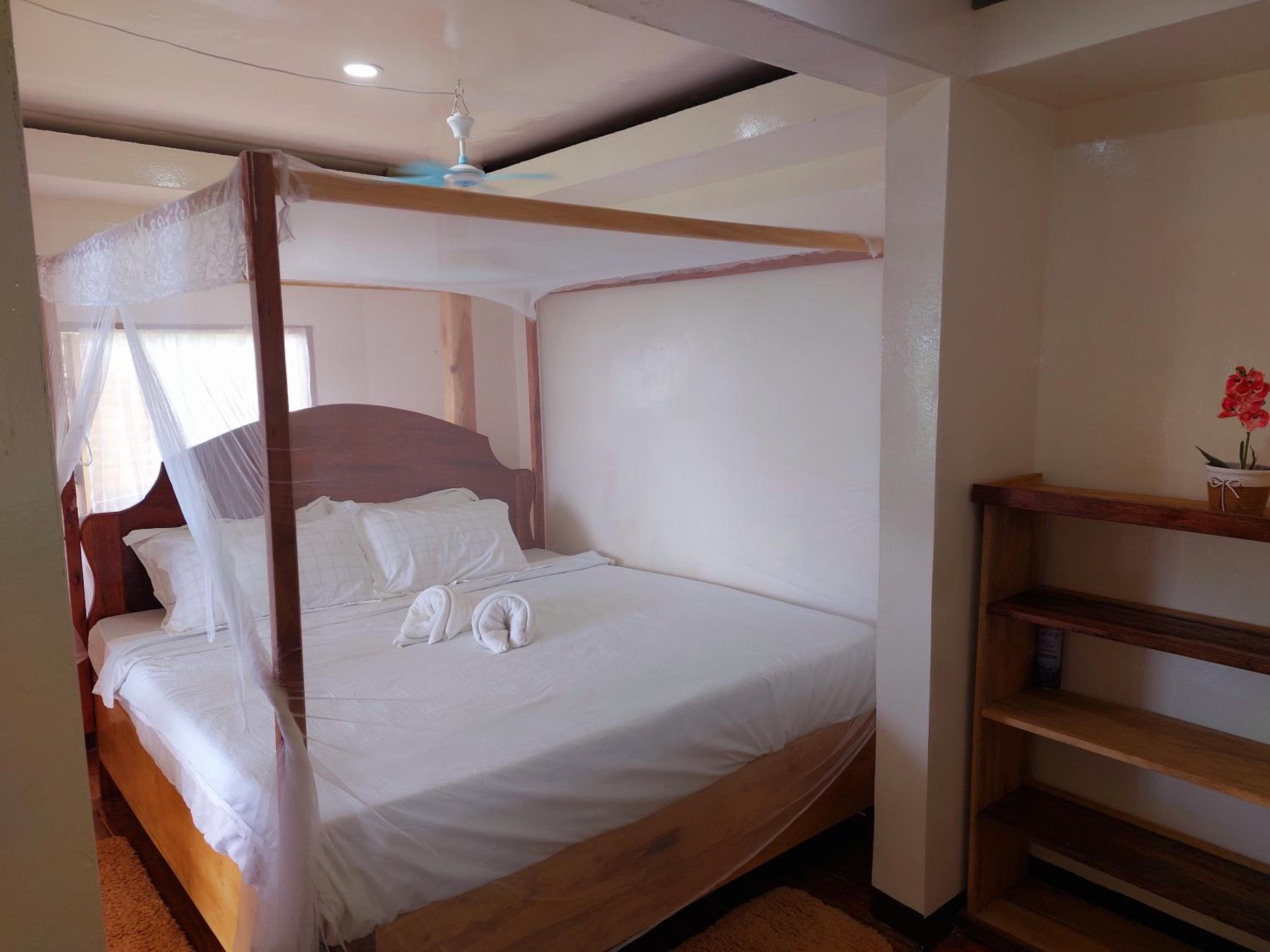 Deluxe Bungalow - Photo 11