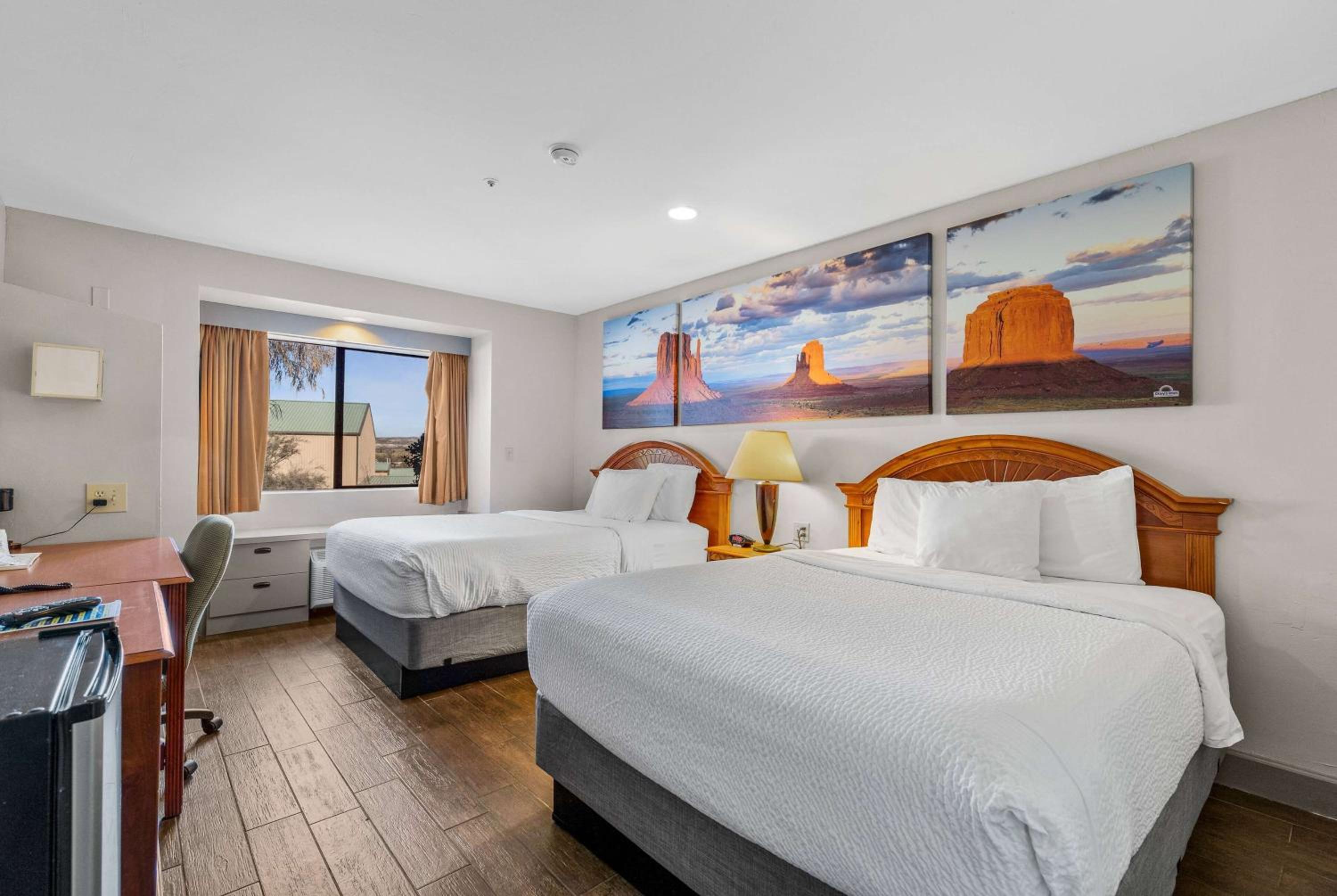 Queen Room with Two Queen Beds - Non-Smoking - Photo 3